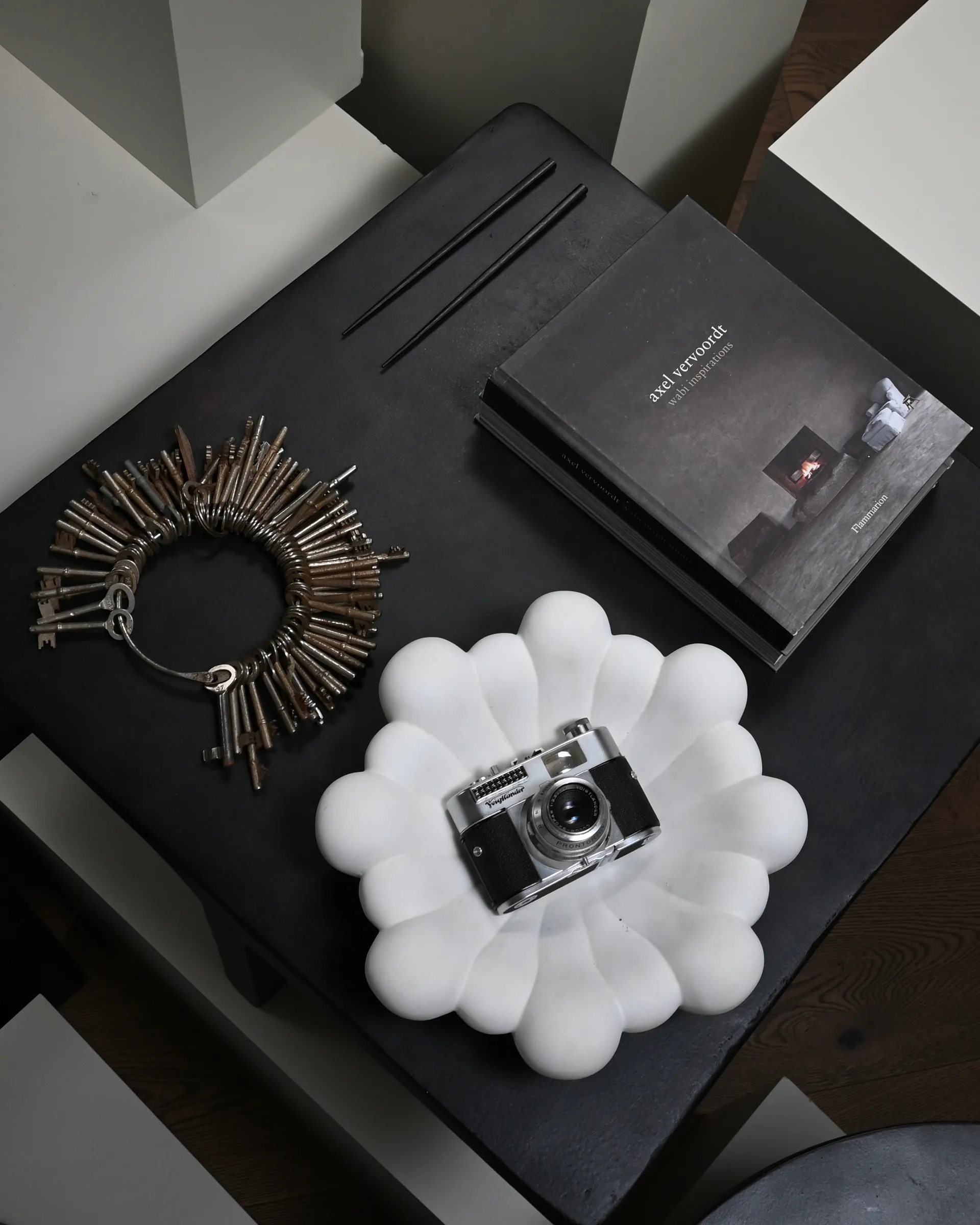 Bloom Tray tigela média Ø28,5 cm, Branco osso 101 Copenhagen