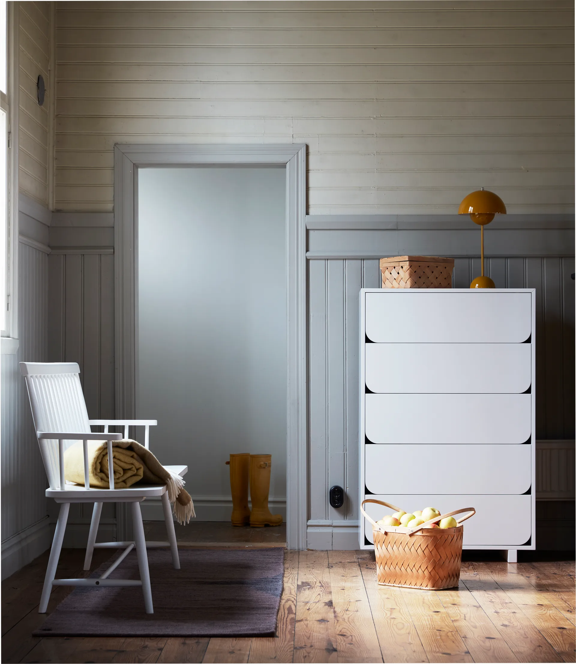 Cómoda alta Vidja, Branco lacado, 5 gavetas 1898