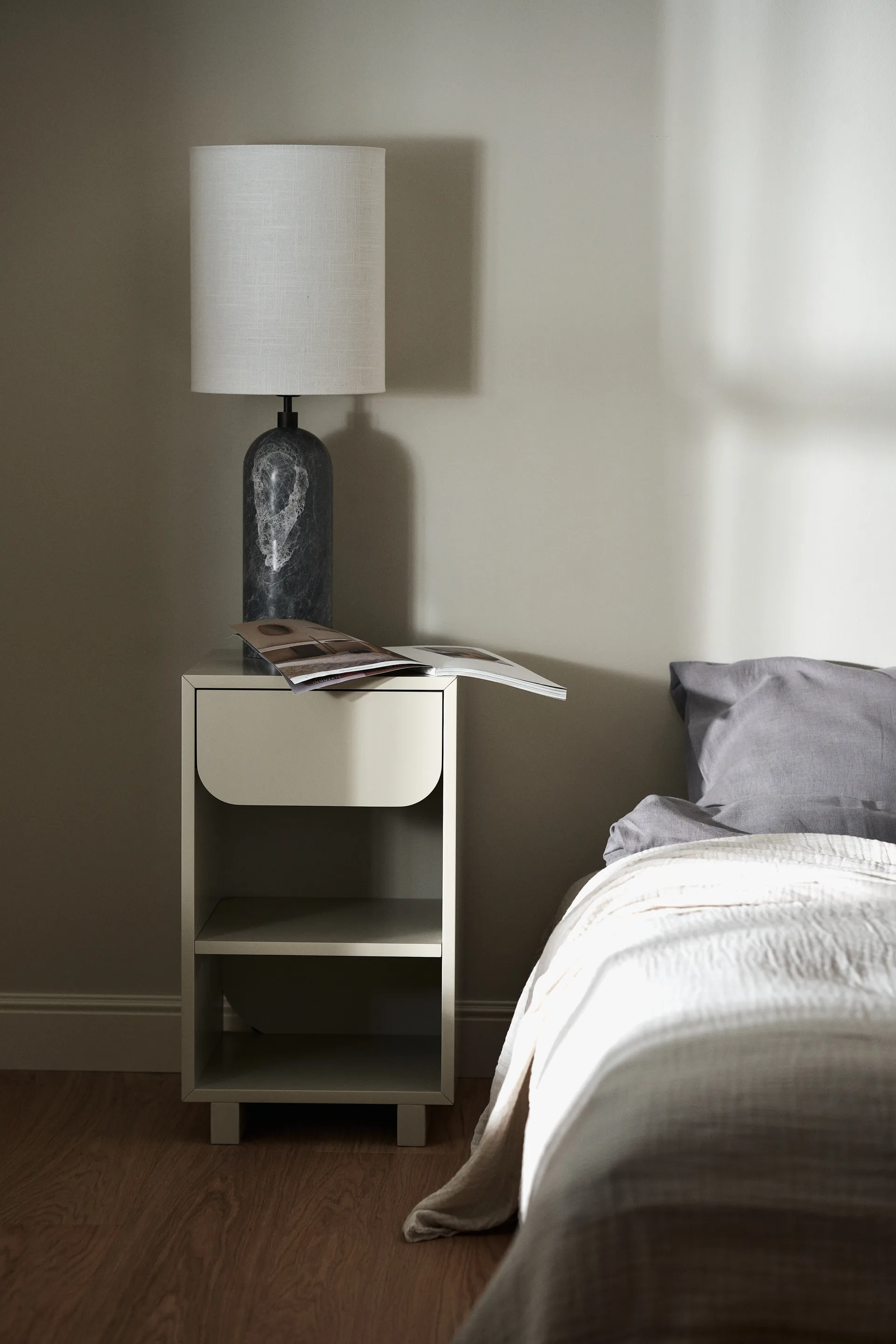 Mesa de cabeceira Vidja, Bege 1898