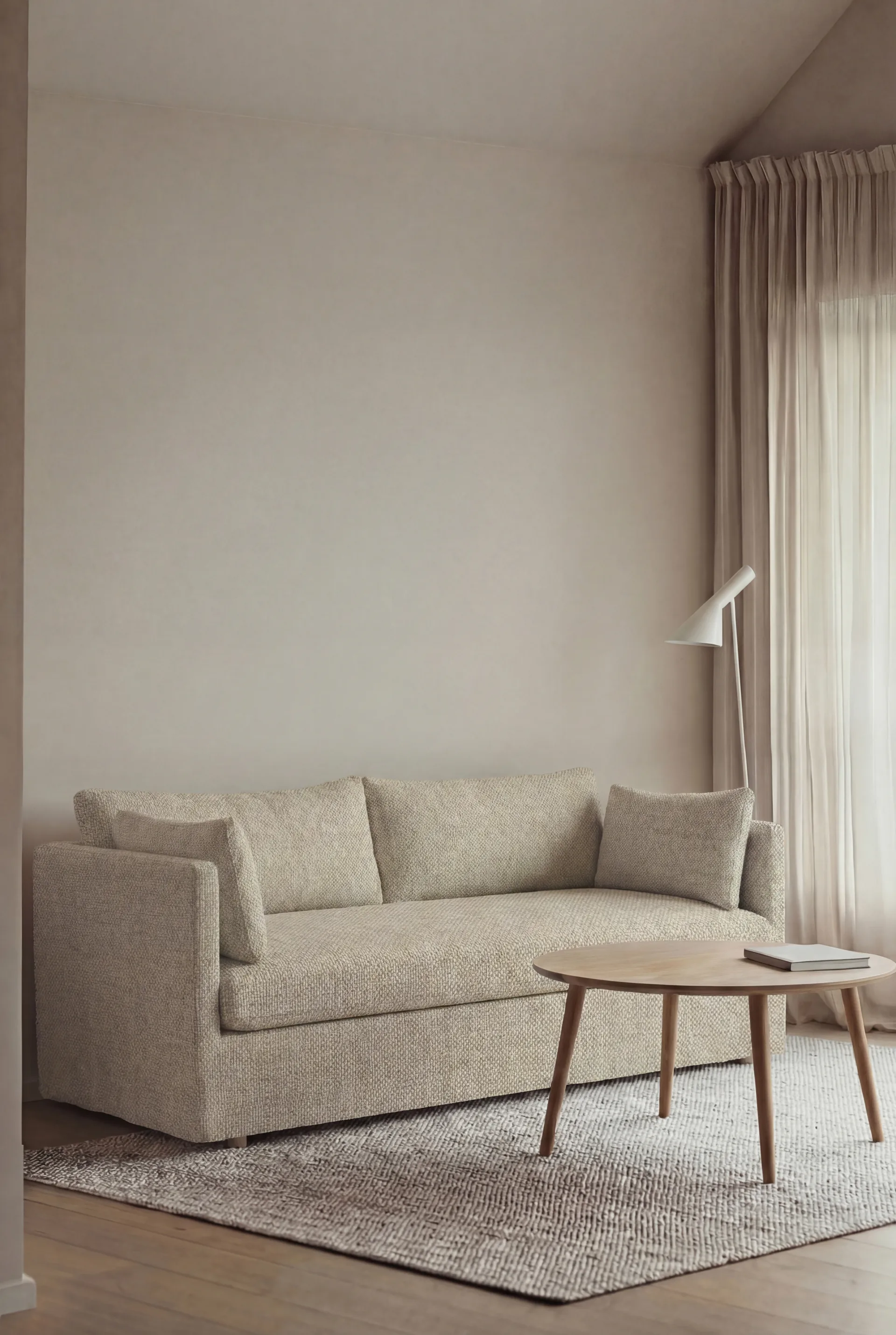 Sofá Linnevik, Bern beige 0341-carvalho branco oleado, 2 lugares, com saia 1898