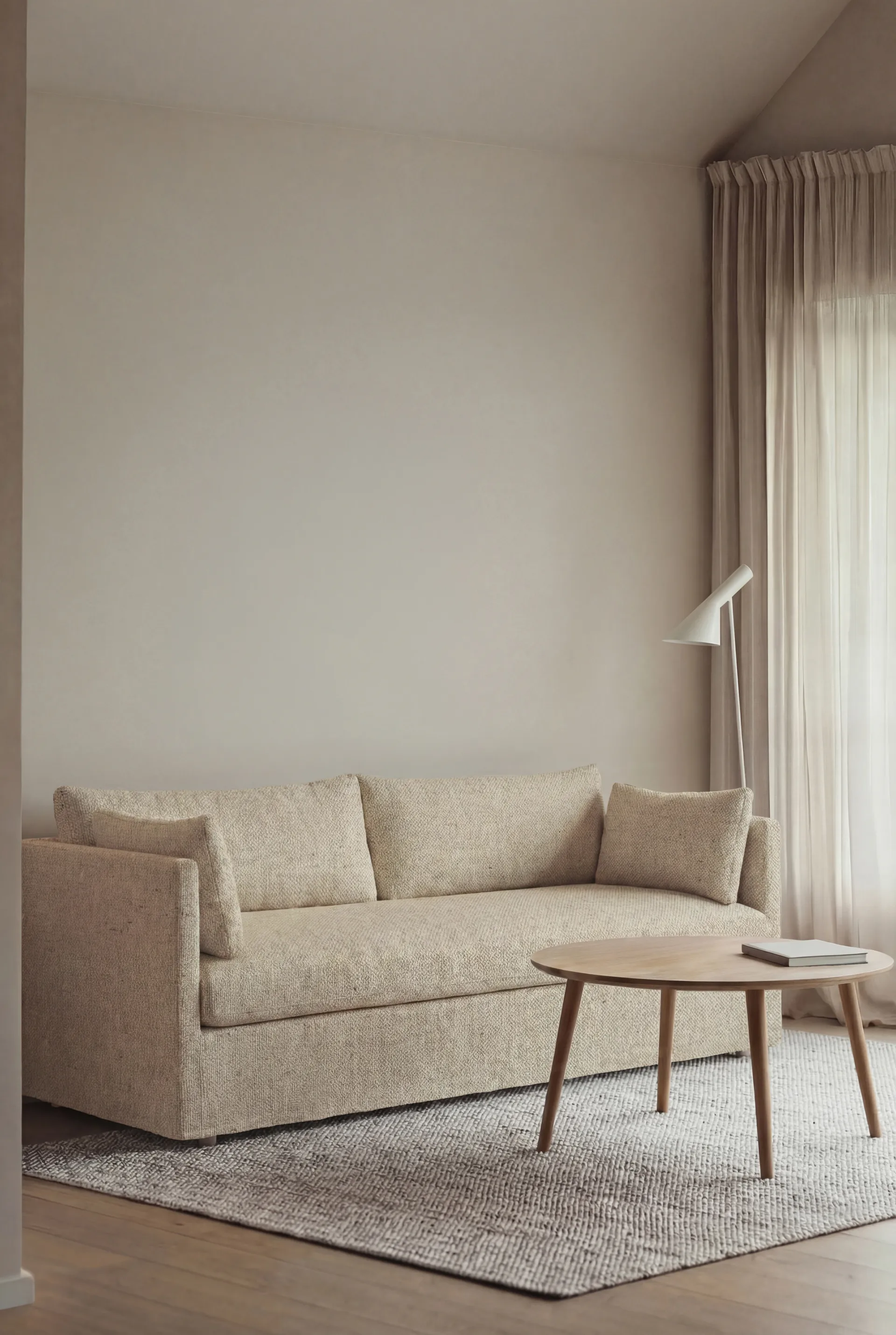 Sofá Linnevik, Bern Beige 0341-carvalho branco oleado, 3 lugares, com saia 1898