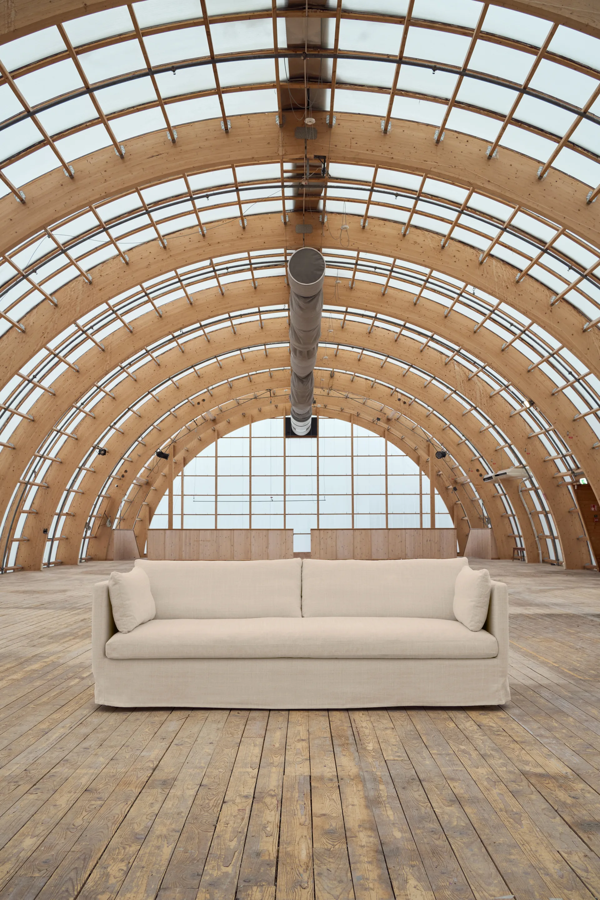 Sofá Linnevik, Same Beige 6670-carvalho branco oleado, 4 lugares, com saia 1898