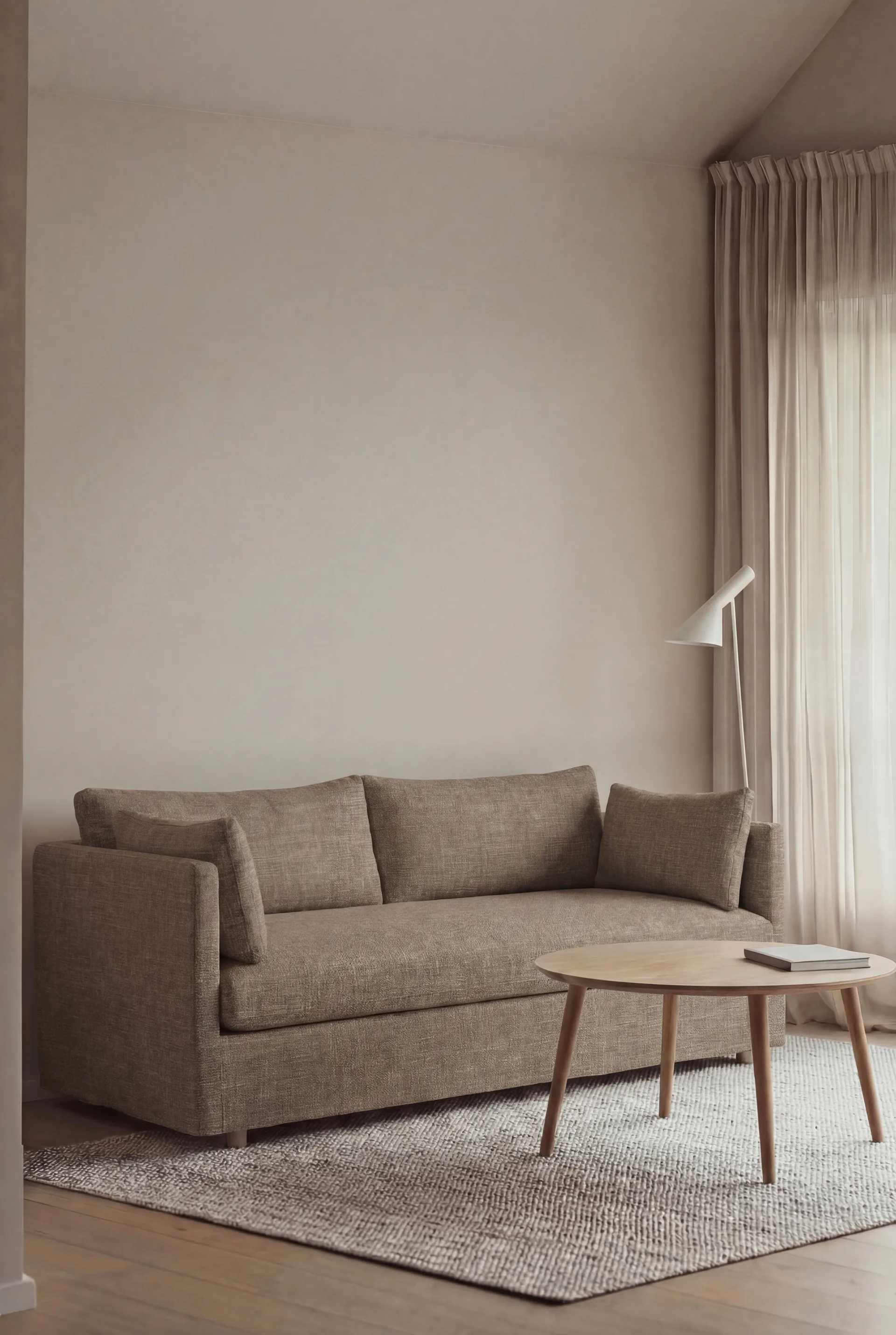 Sofá Linnevik, Same Mole 6674-carvalho branco oleado, 2 lugares, com saia 1898