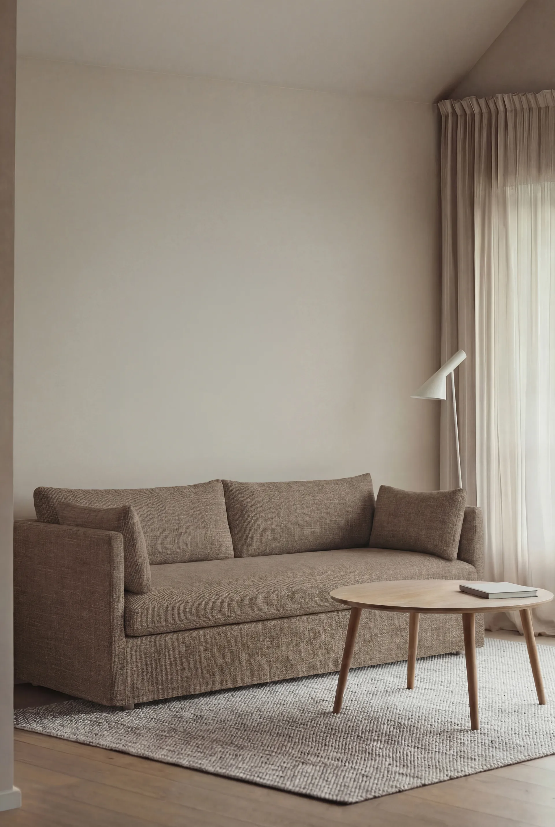 Sofá Linnevik, Same Mole 6674-carvalho branco oleado, 3 lugares, com saia 1898