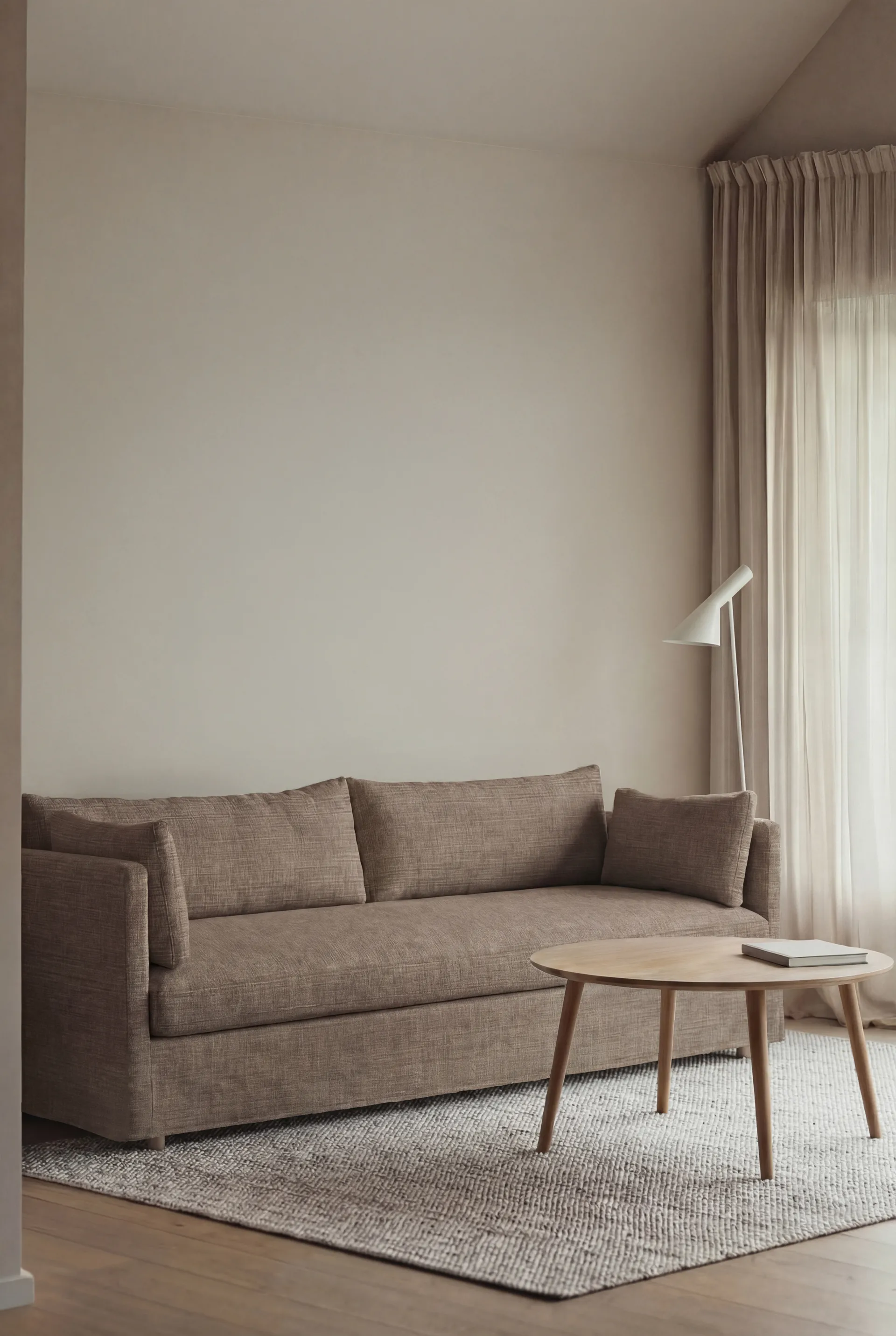 Sofá Linnevik, Same Mole 6674-carvalho branco oleado, 4 lugares, com saia 1898