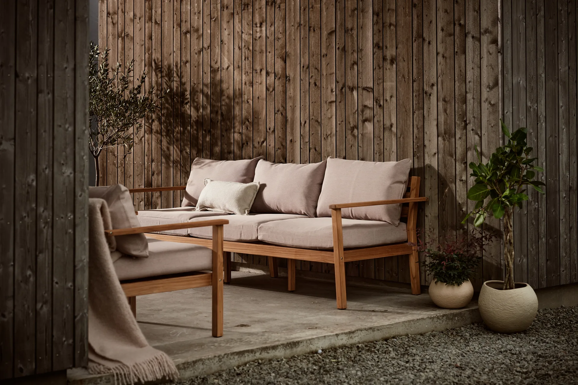 Sofá Stockaryd 3 lugares teak/beige,  1898