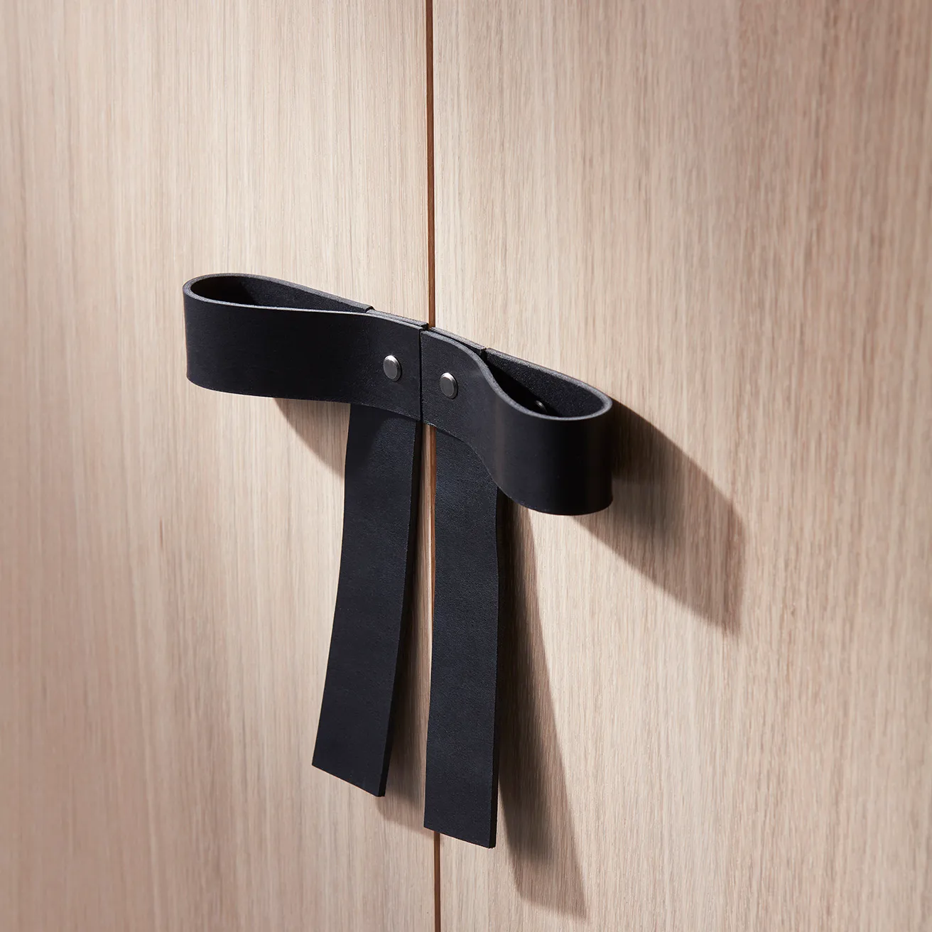 Armário The Bow, White-oiled oak-preto A2