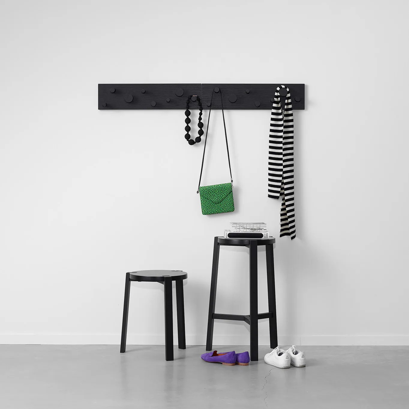 Cabide de casaco Fellow, Preto manchado carvalho-preto A2