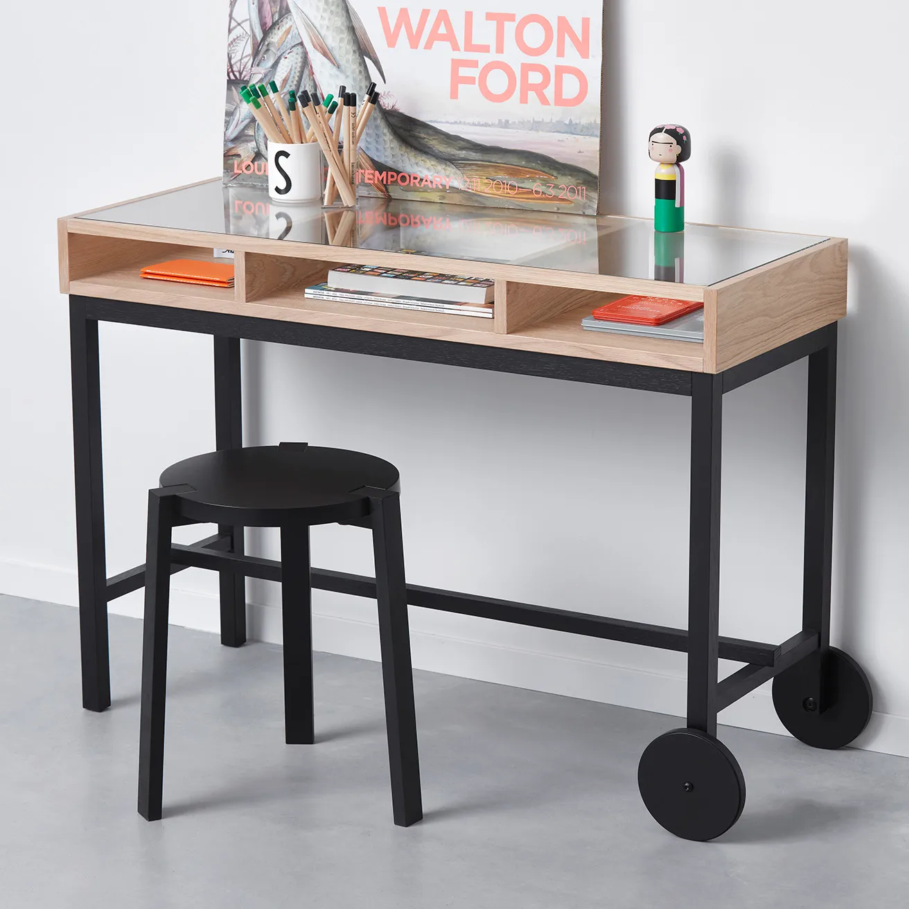 Mesa escritório com rodas Shift , Verniz branco-Carvalho-preto A2