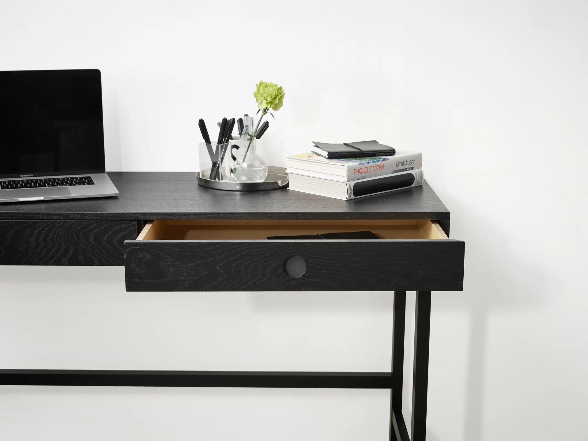 Mind secretária, Carvalho tingido de preto, 118x74x44 cm A2