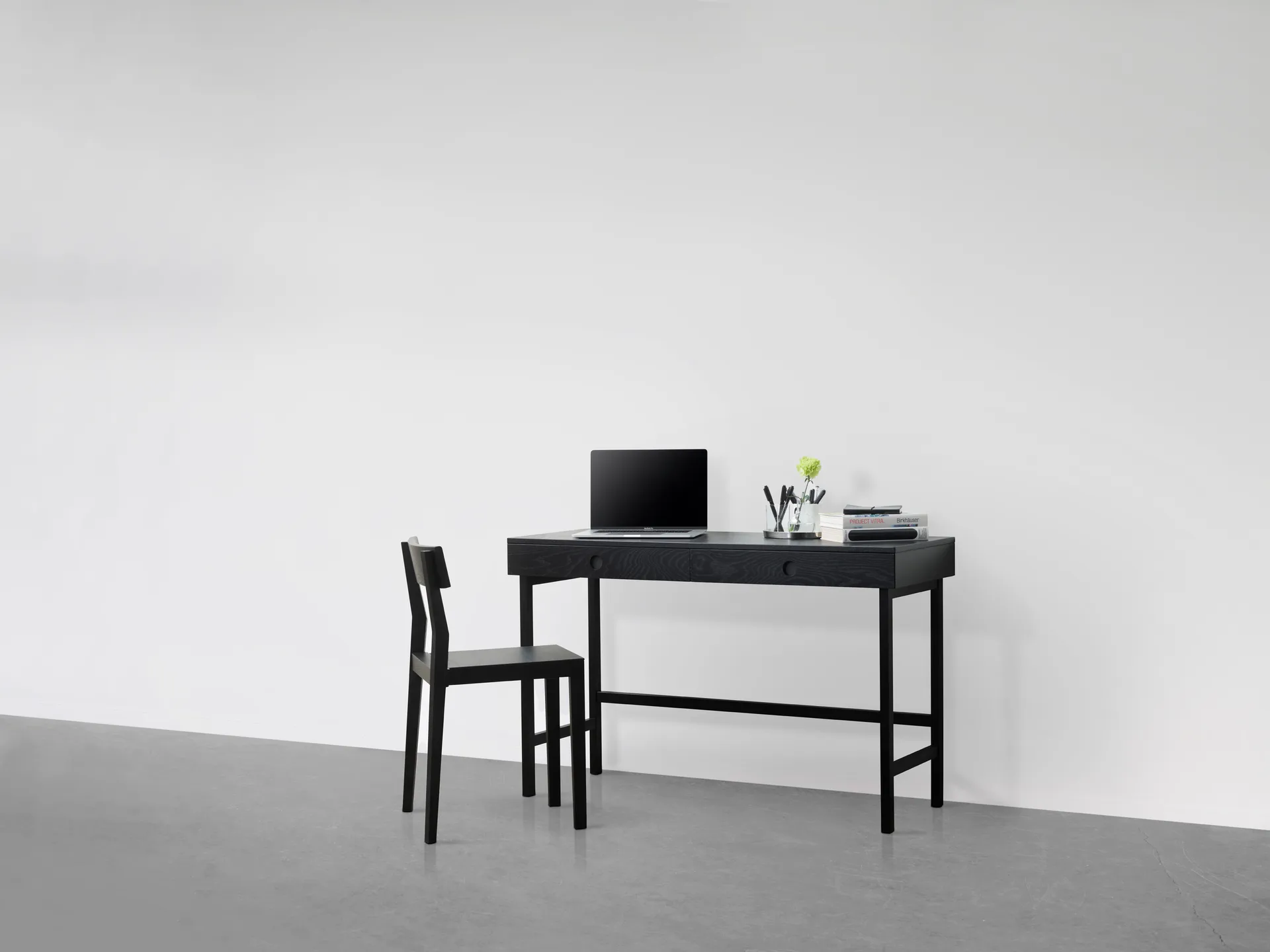 Mind secretária, Carvalho tingido de preto, 118x74x44 cm A2