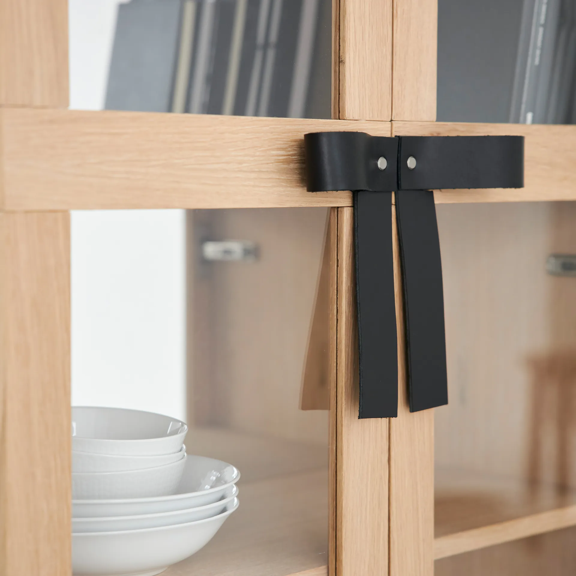 Prateleira vitrine The Bow, Branco Verniz carvalho A2