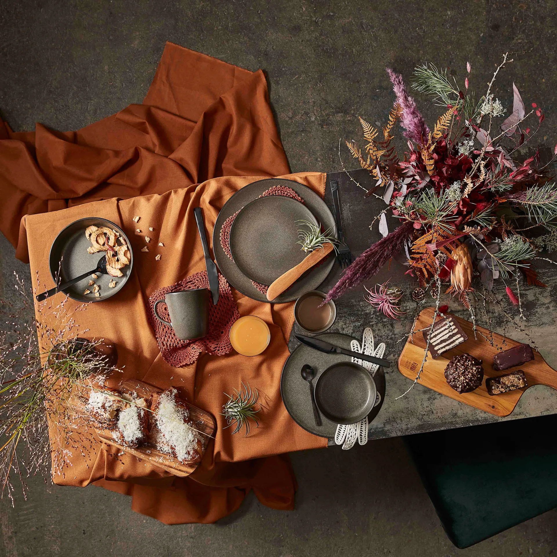 Prato Raw Ø20 cm, Forest brown Aida