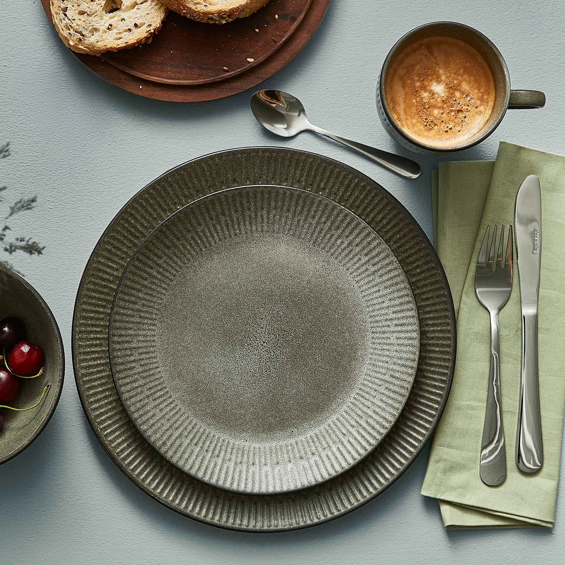 Prato Relief 22 cm, cinza Aida