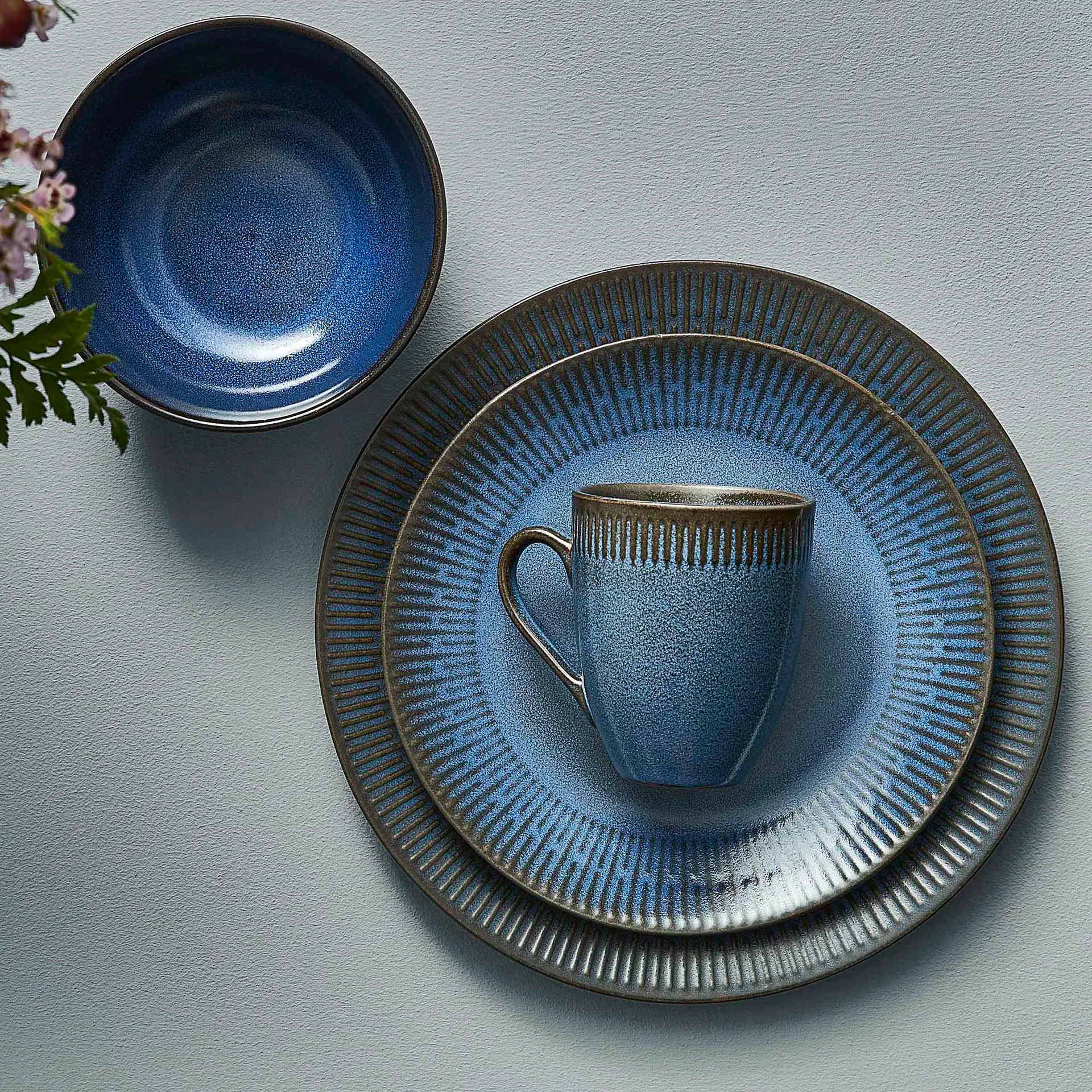 Prato Relief 27 cm, azul Aida