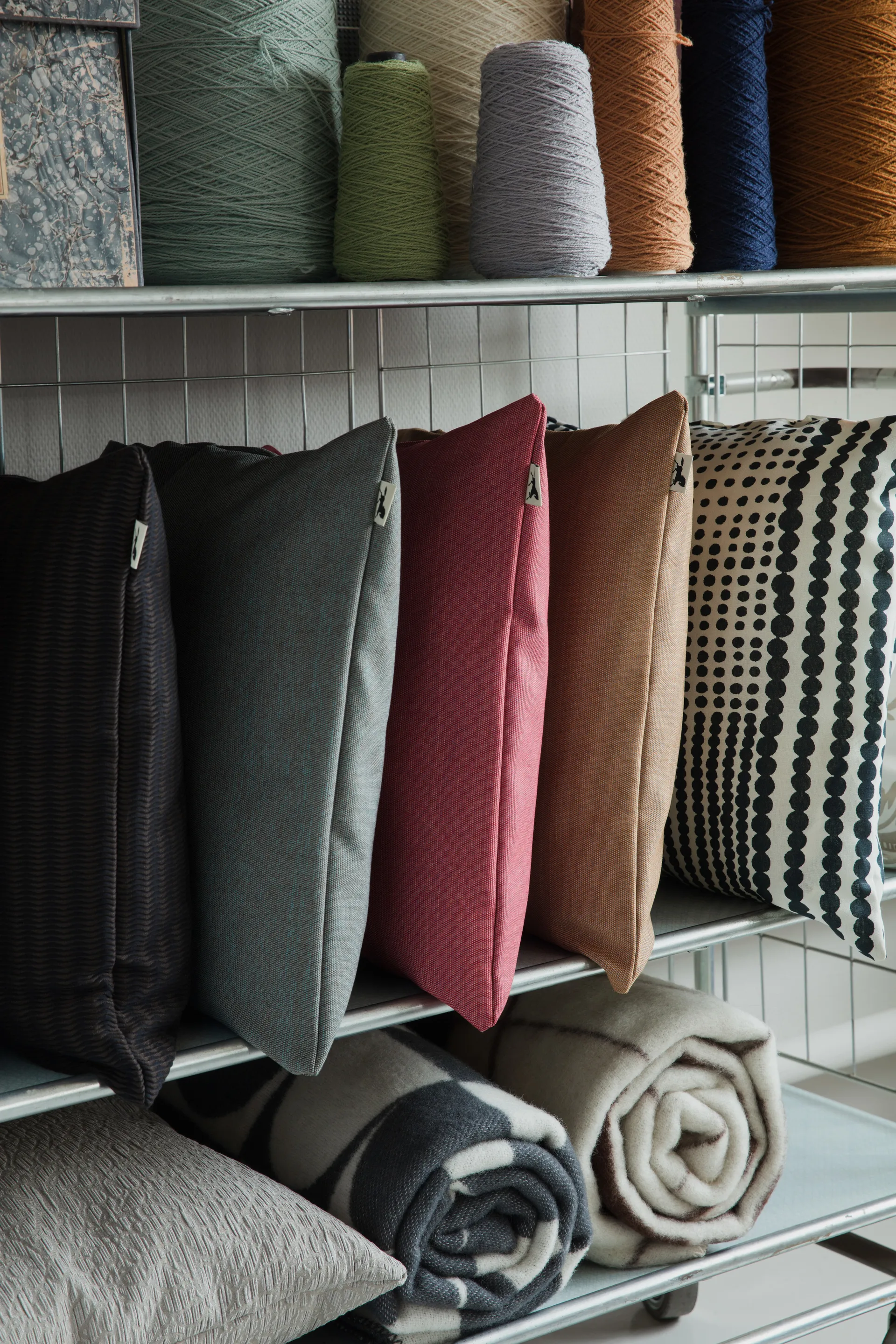 Capa de almofada tecido de bolinhas 47x47 cm, Preto Almedahls