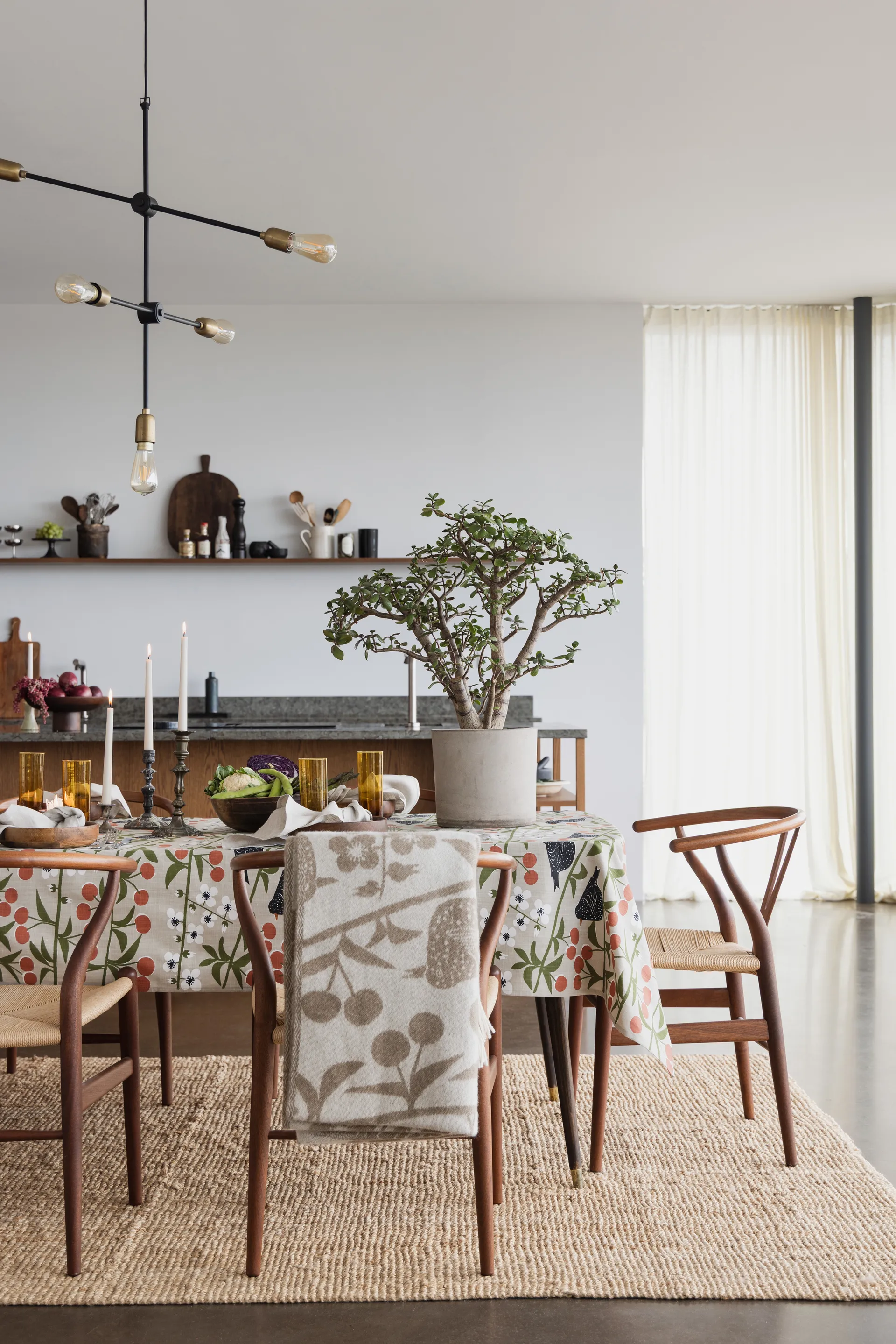 Körsbärsträdgården manta 130x170 cm, Castanho-branco sujo Almedahls