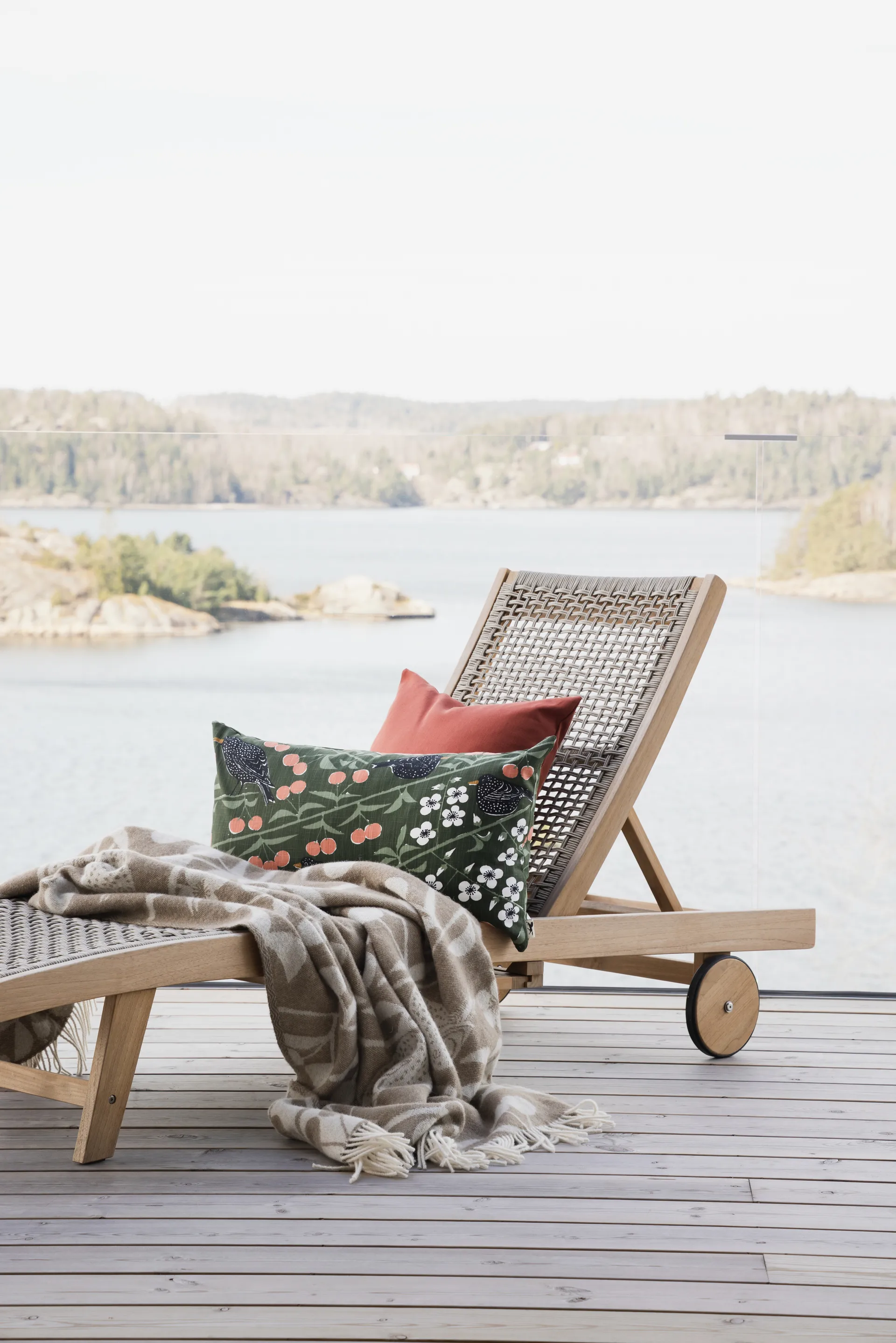 Körsbärsträdgården manta 130x170 cm, Castanho-branco sujo Almedahls