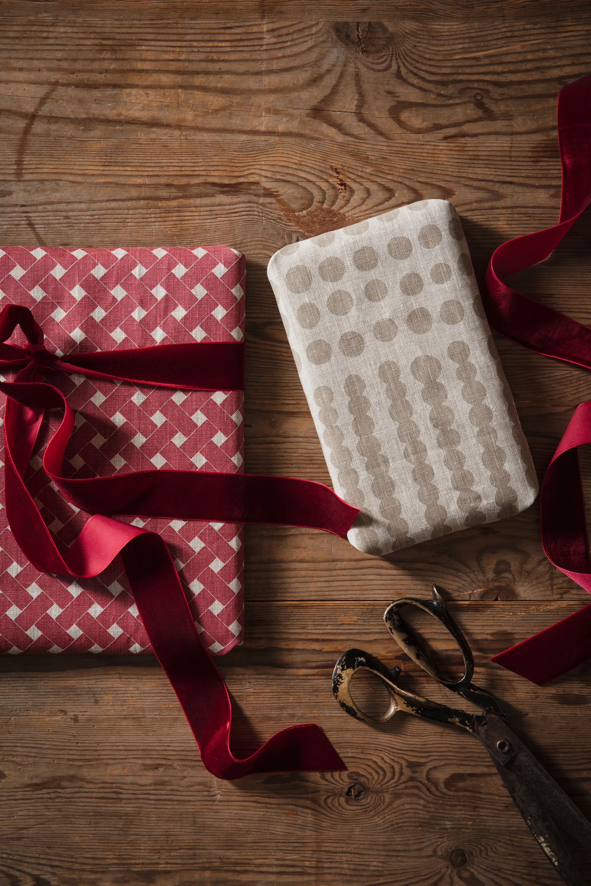 tecido de bolinhas, natural-taupe  Almedahls