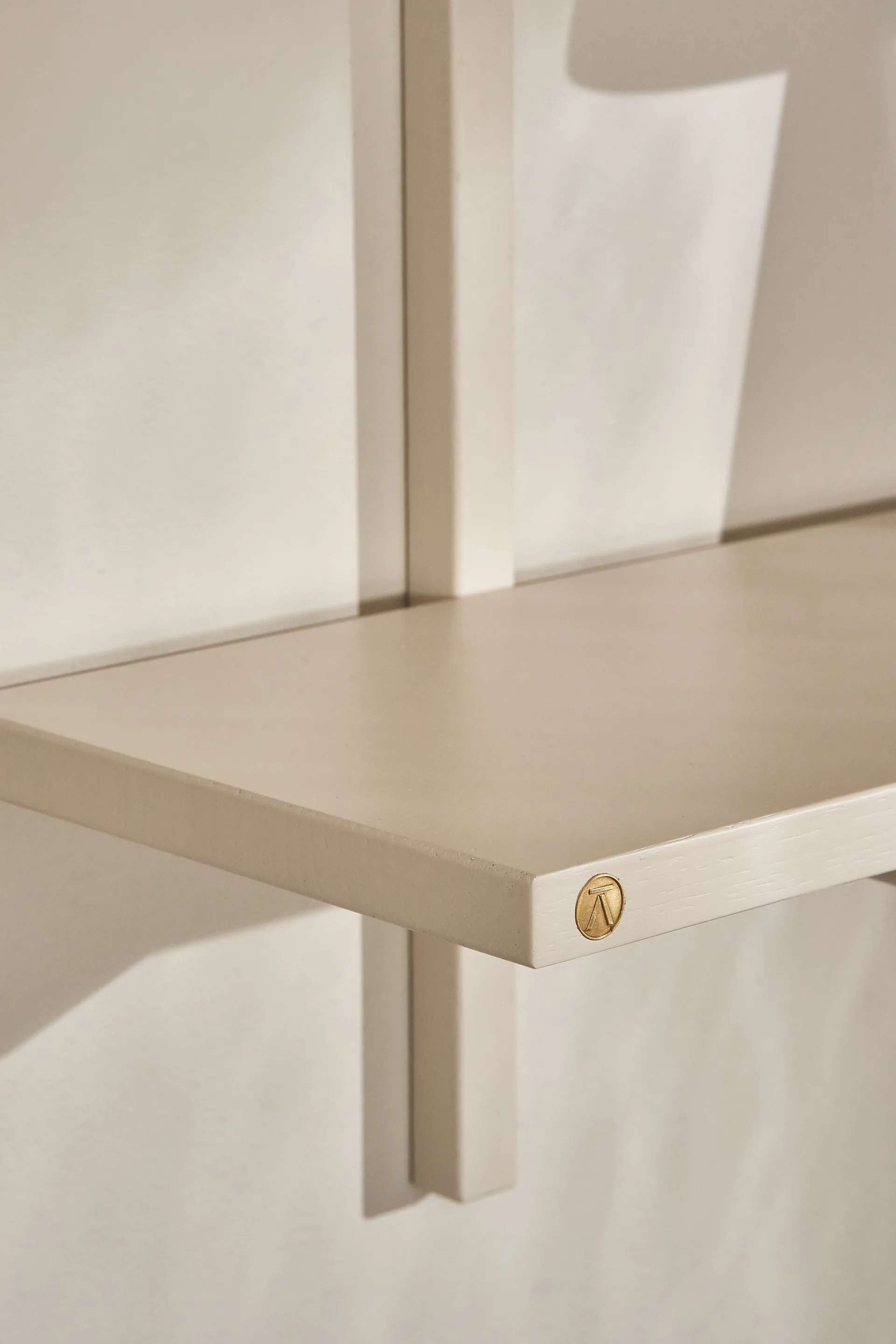 A-Light Shelf vägghylla Special Edition, Light beige 90x21x35 cm Andersen Furniture
