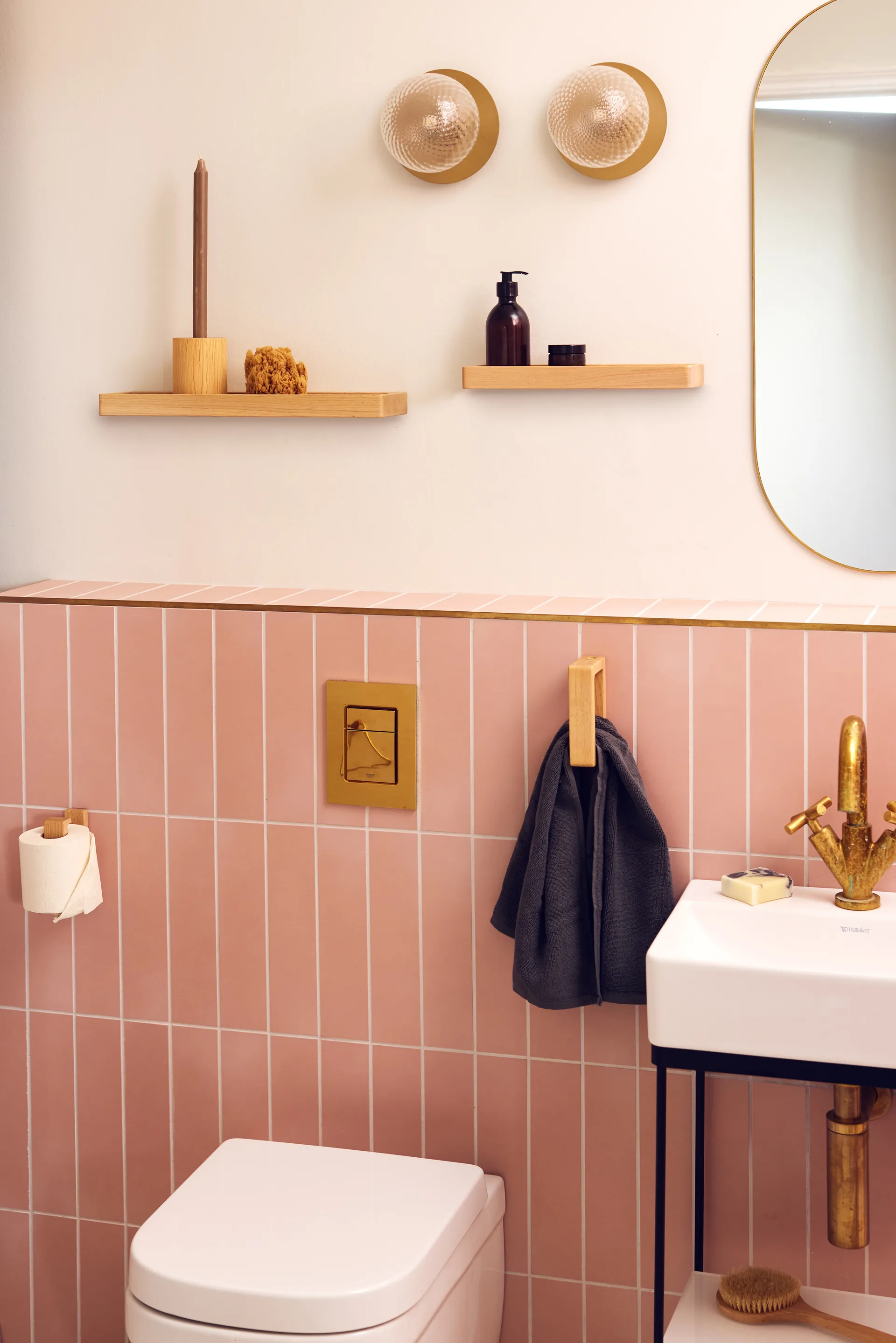 Andersen suporte para papel higiênico, Lacquered oak Andersen Furniture