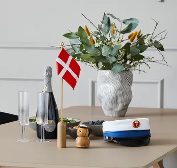 Bandeira Celebrating Denmark 40 cm - Oak-brass - Andersen Furniture