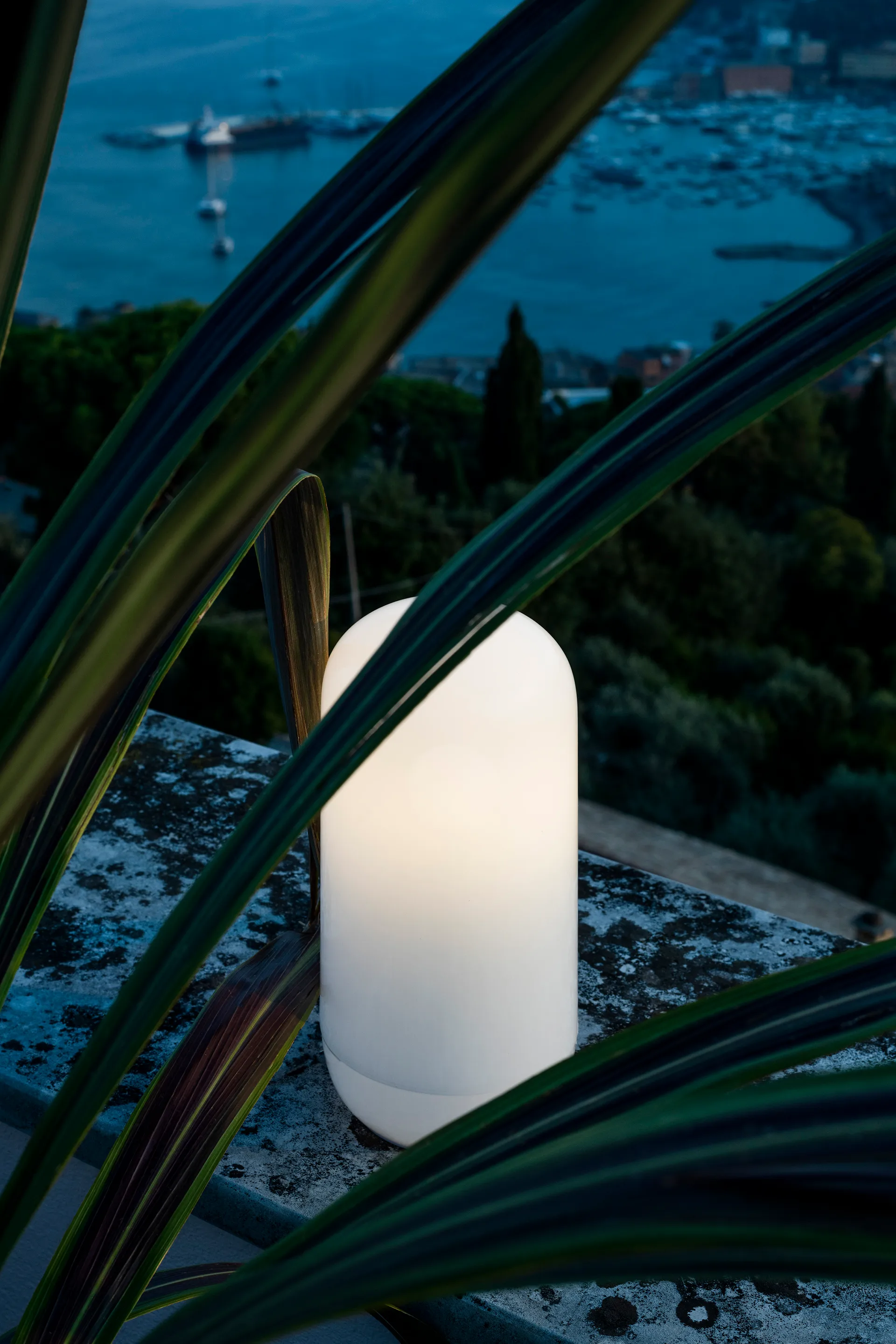 Candeeiro de mesa portátil Gople 26,7 cm, Branco Artemide
