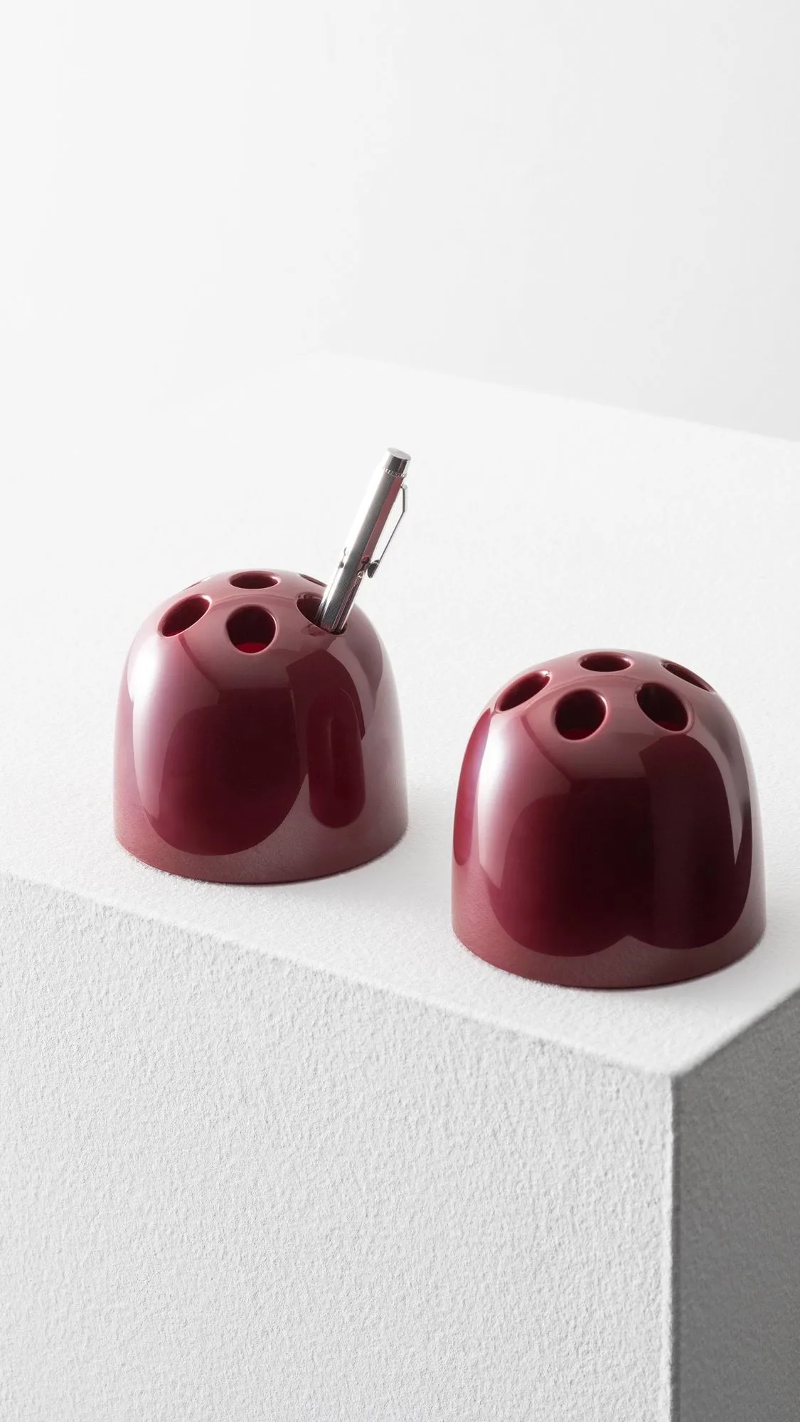 Dedalino porta‑lápis, Ruby red Artemide