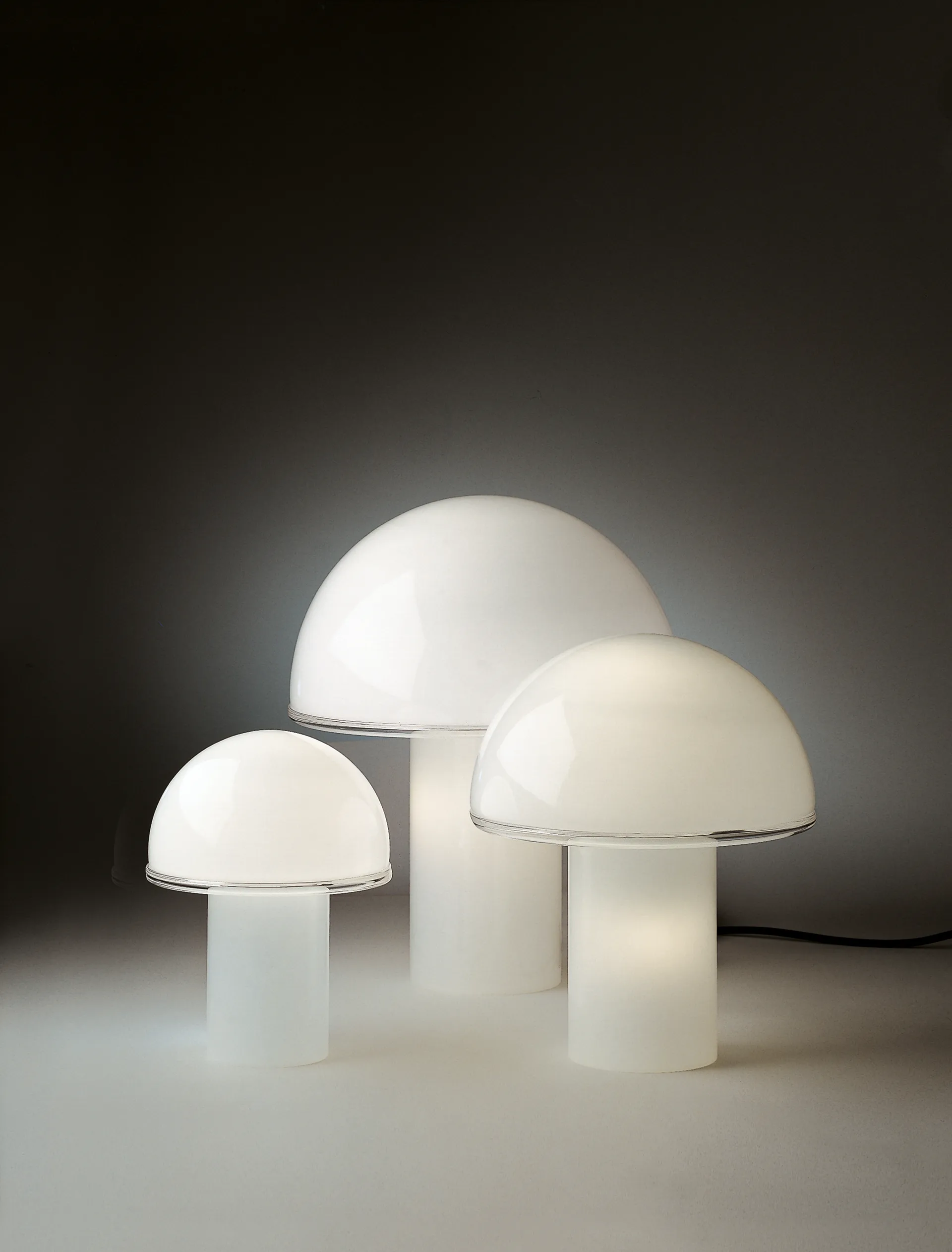 Luminária de mesa Onfale Medio Ø28 cm, Opala branca Artemide