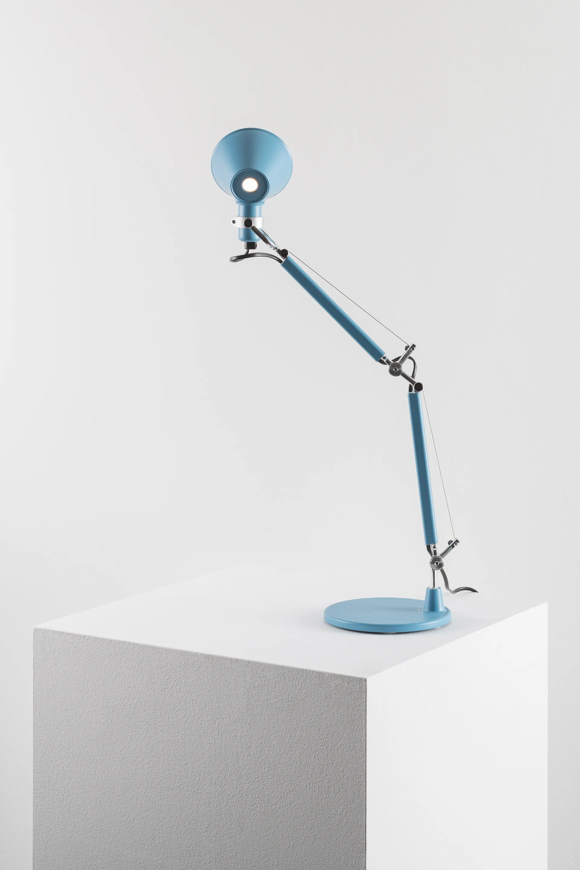 Tolomeo micro candeeiro de mesa , Azul claro Artemide
