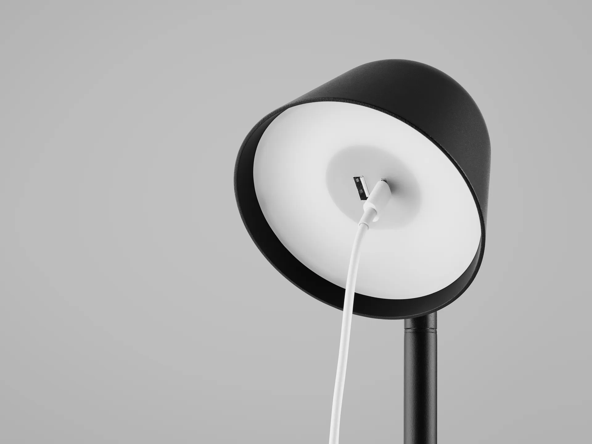 Candeeiro de mesa Charge 57,3 cm, Preto Ateljé Lyktan