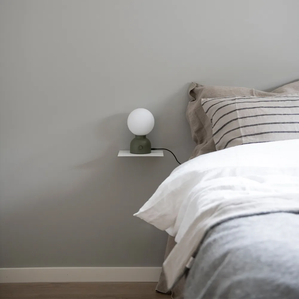 Candeeiro de mesa Pluggie, Verde água, vidro opal Ateljé Lyktan