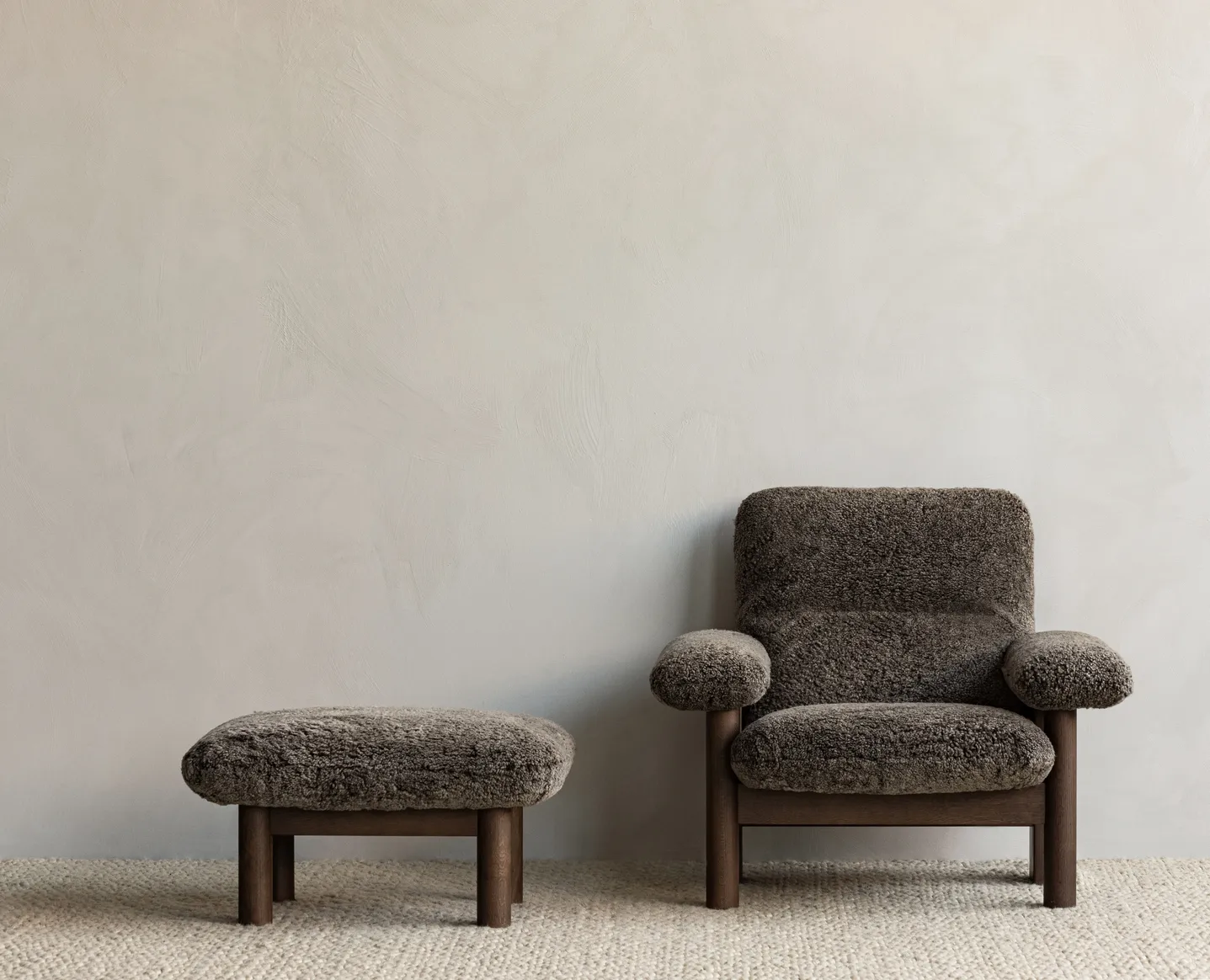 Banqueta para pés Brasilia, Pele de ovelha root marrom-carvalho escuro Audo Copenhagen