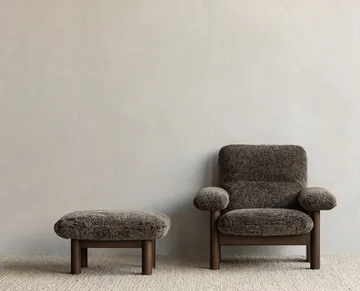 Banqueta para pés Brasilia - Pele de ovelha root marrom-carvalho escuro - Audo Copenhagen