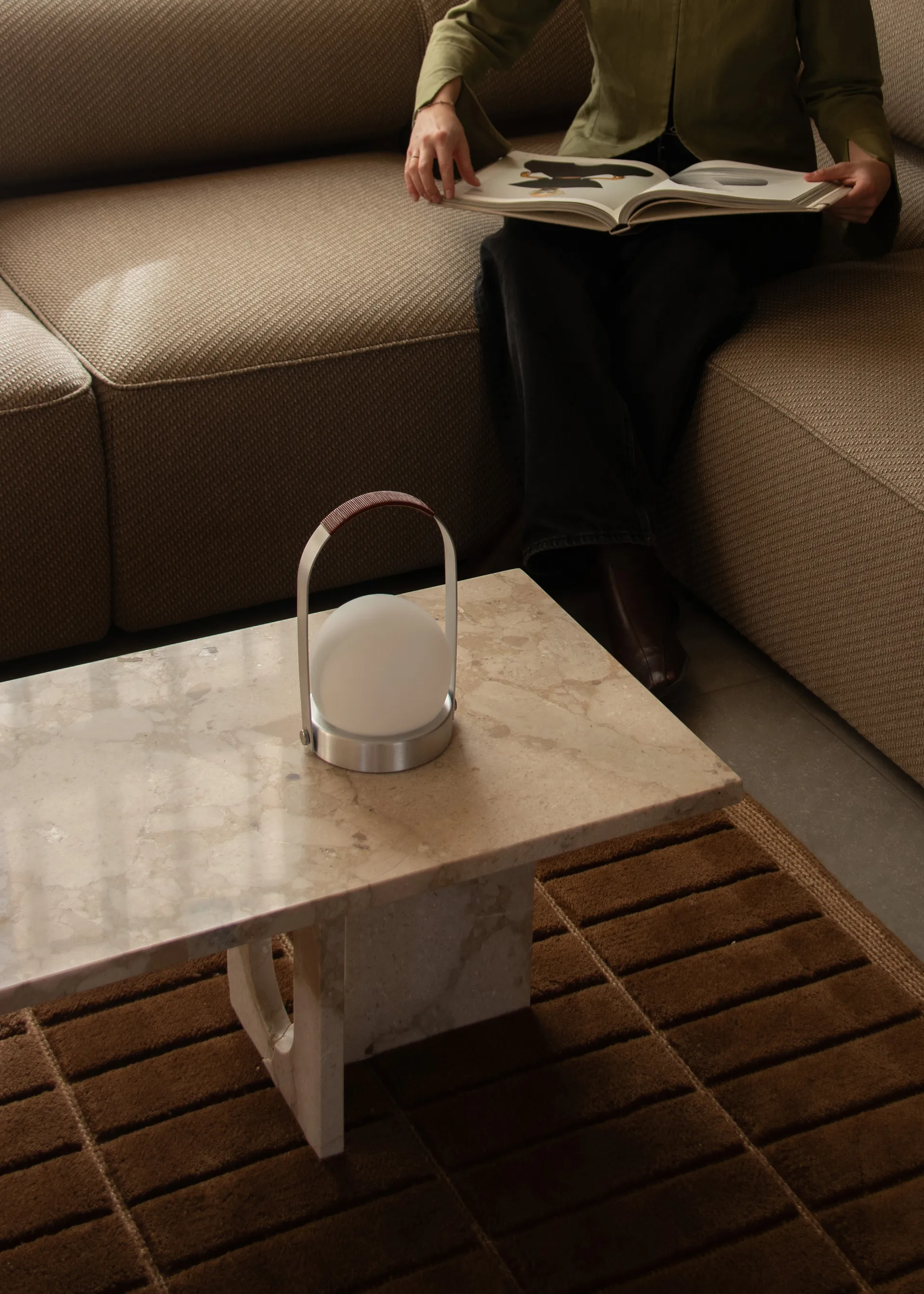 Candeeiro de mesa portátil Carrie, Alumínio escovado Audo Copenhagen