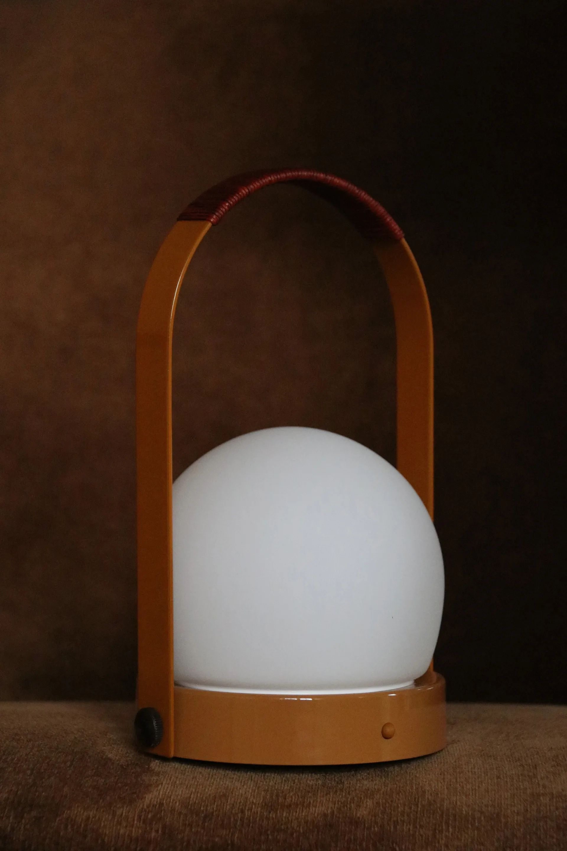 Candeeiro de mesa portátil Carrie, Golden brown Audo Copenhagen