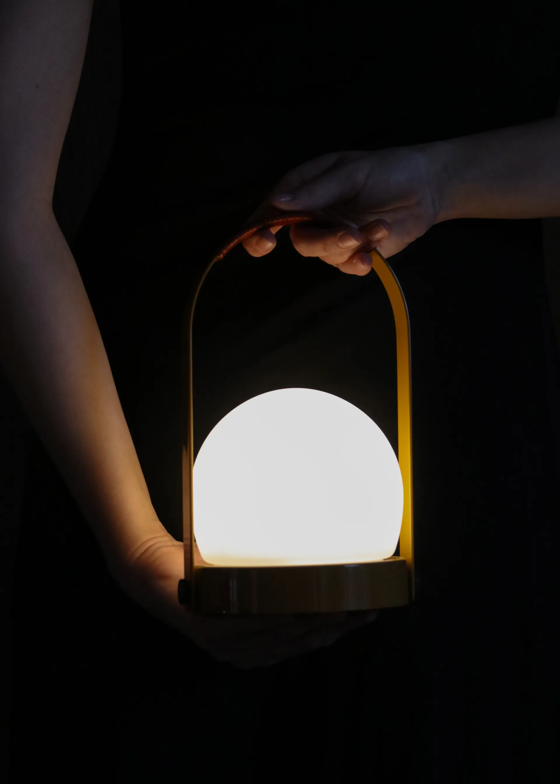 Candeeiro de mesa portátil Carrie, Golden brown Audo Copenhagen