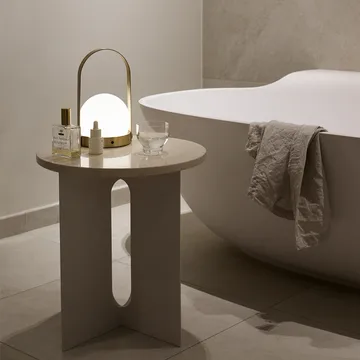 Candeeiro de mesa portátil Carrie - latão escovado - Audo Copenhagen