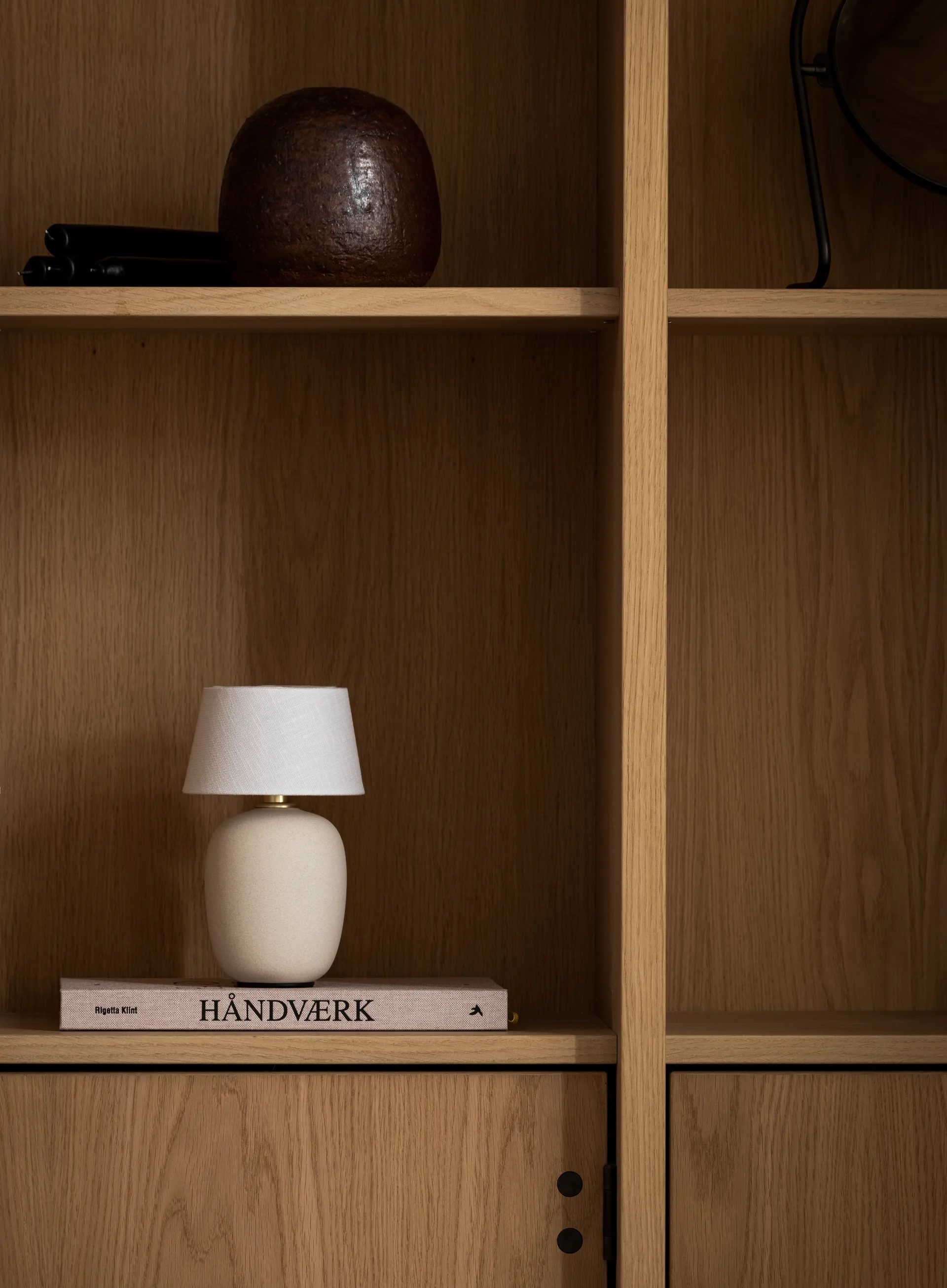 Candeeiro de mesa portátil Torso, Sand Audo Copenhagen