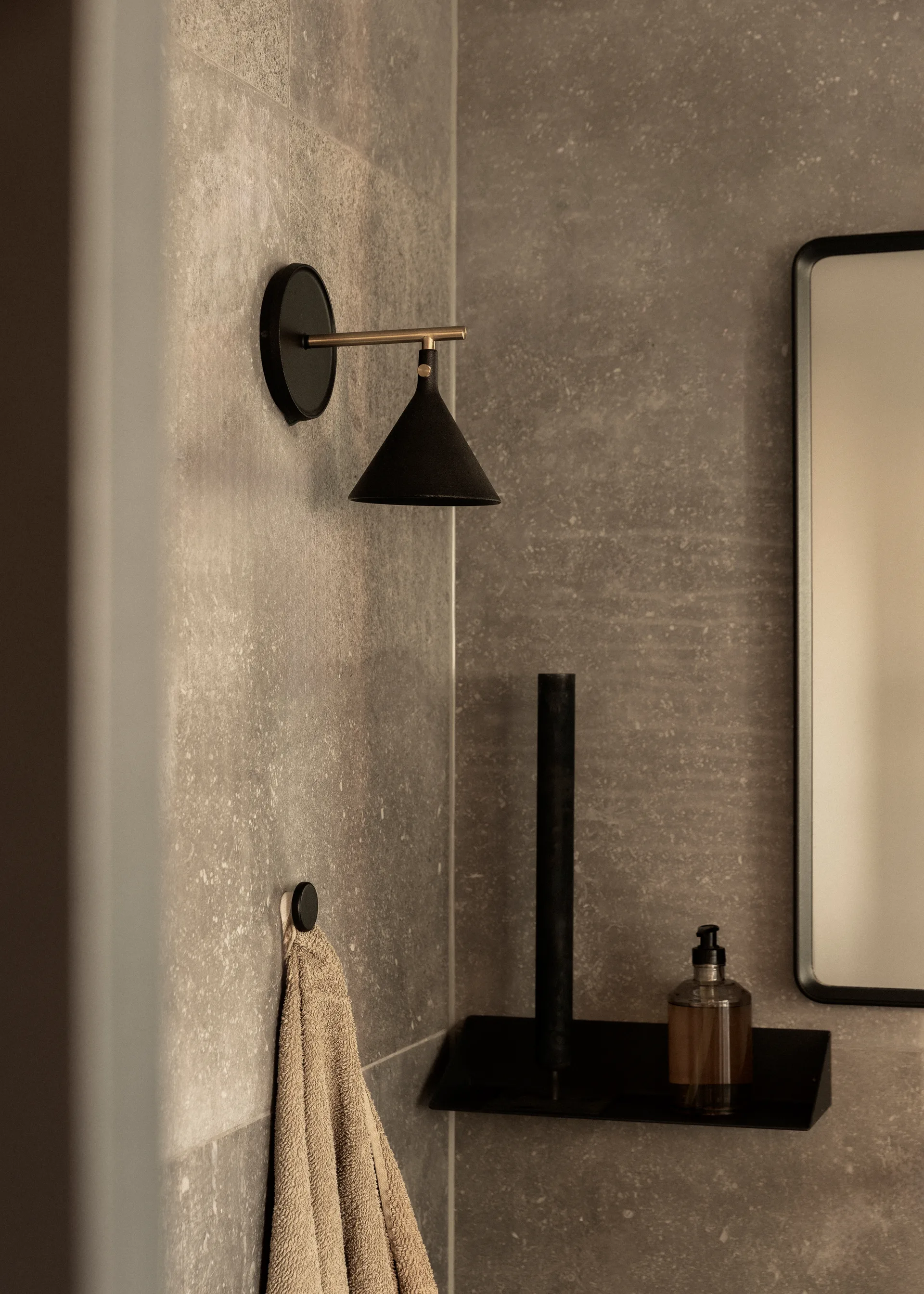 Candeeiro de parede Cast Sconce instalação rápida, Black Audo Copenhagen