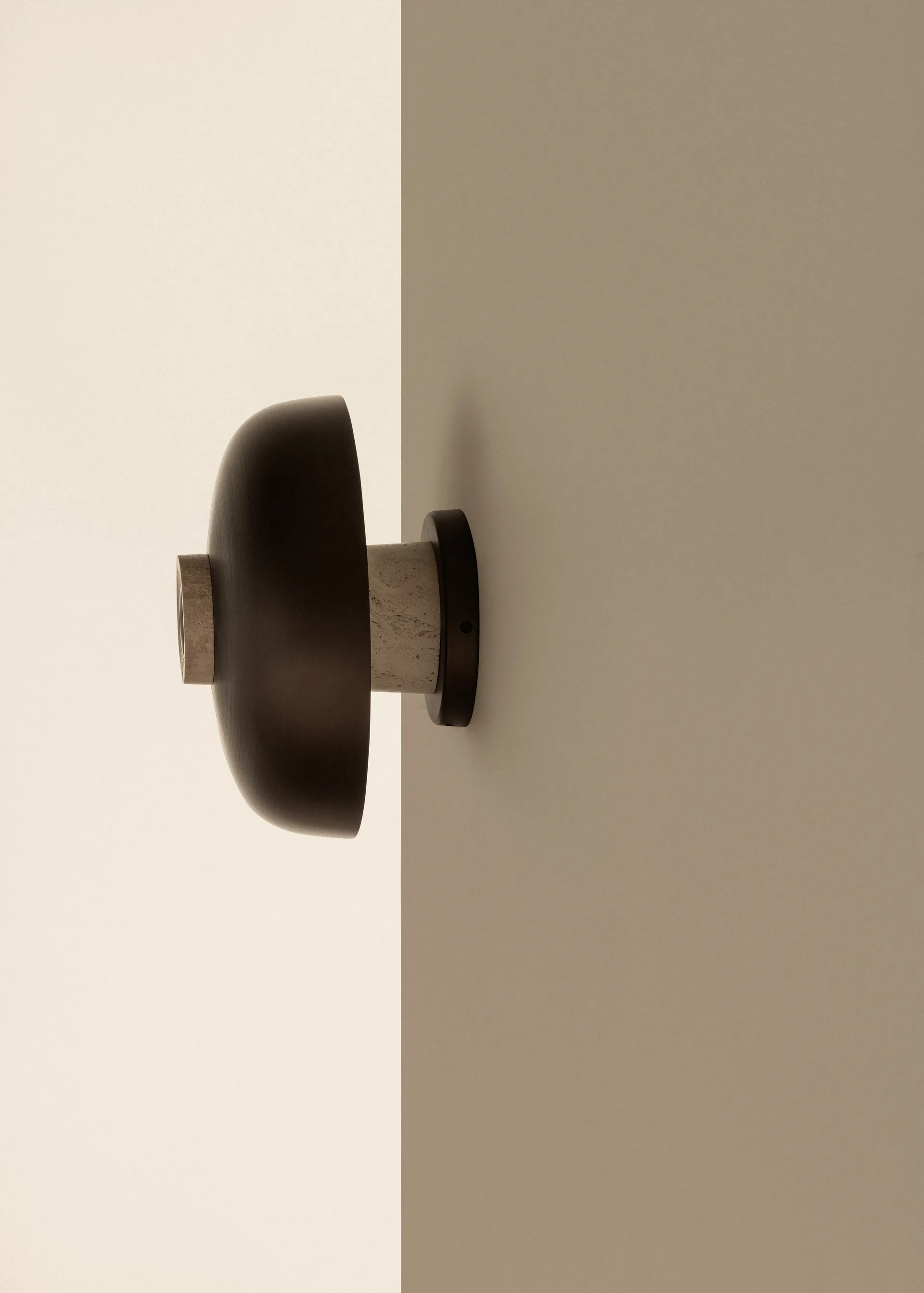 Candeeiro de parede Reverse instalação fixa, Bronzed aluminium Audo Copenhagen