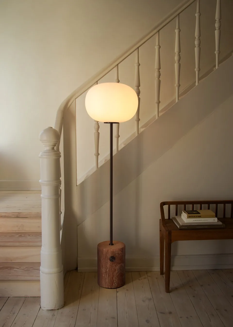 Candeeiro de pé JWDA, Red travertine, 130 cm Audo Copenhagen