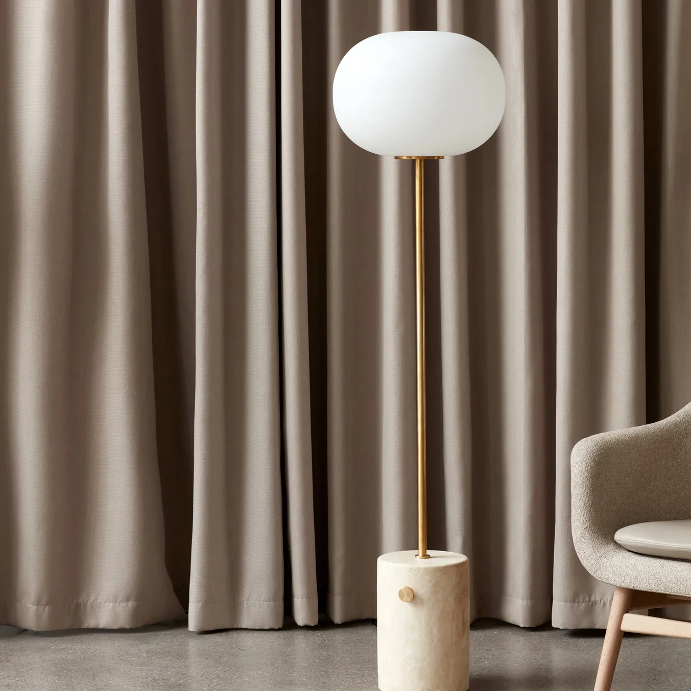 Candeeiro de pé JWDA, Travertino-latão, 150 cm Audo Copenhagen