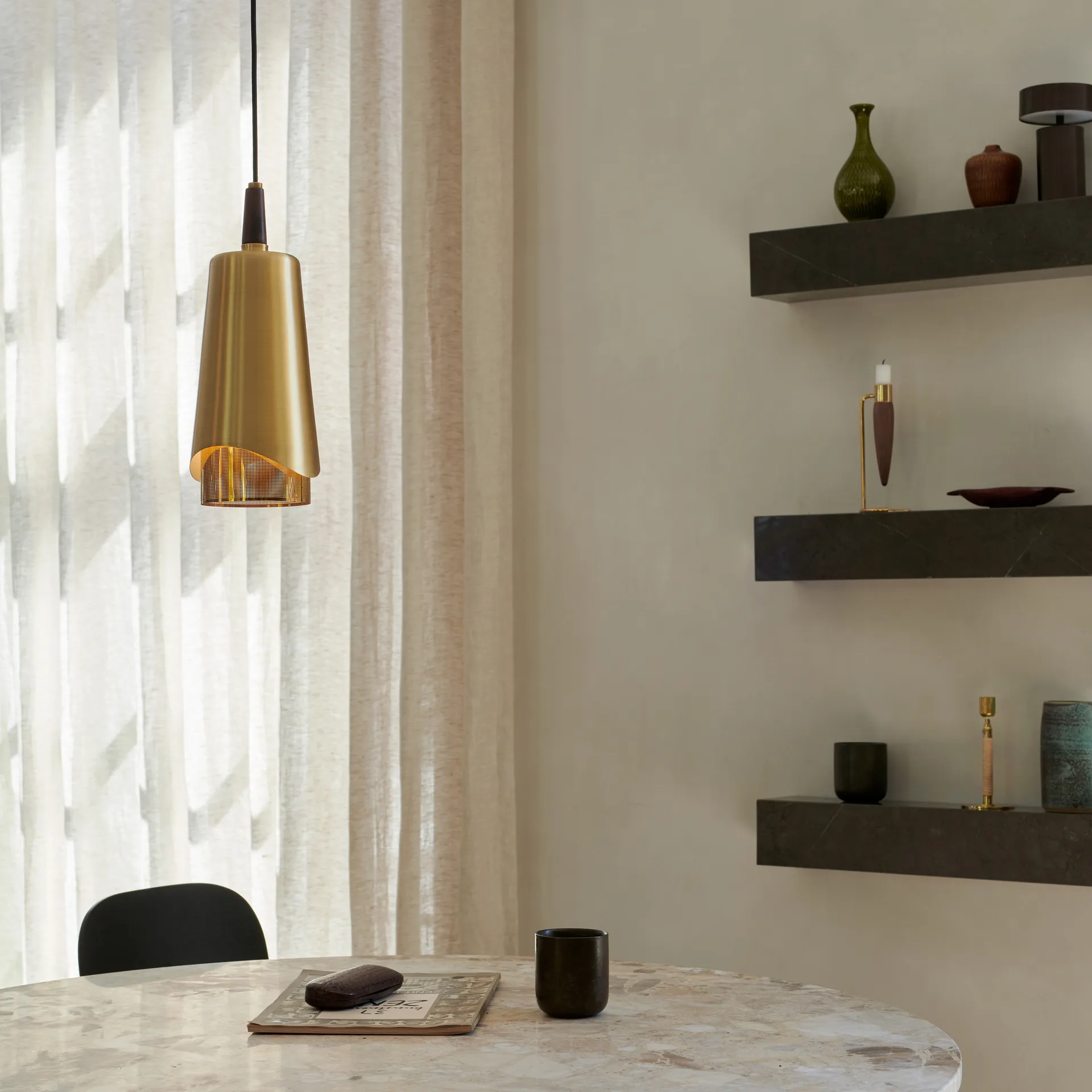 Candeeiro suspenso Umanoff, latão polido-nogueira Audo Copenhagen