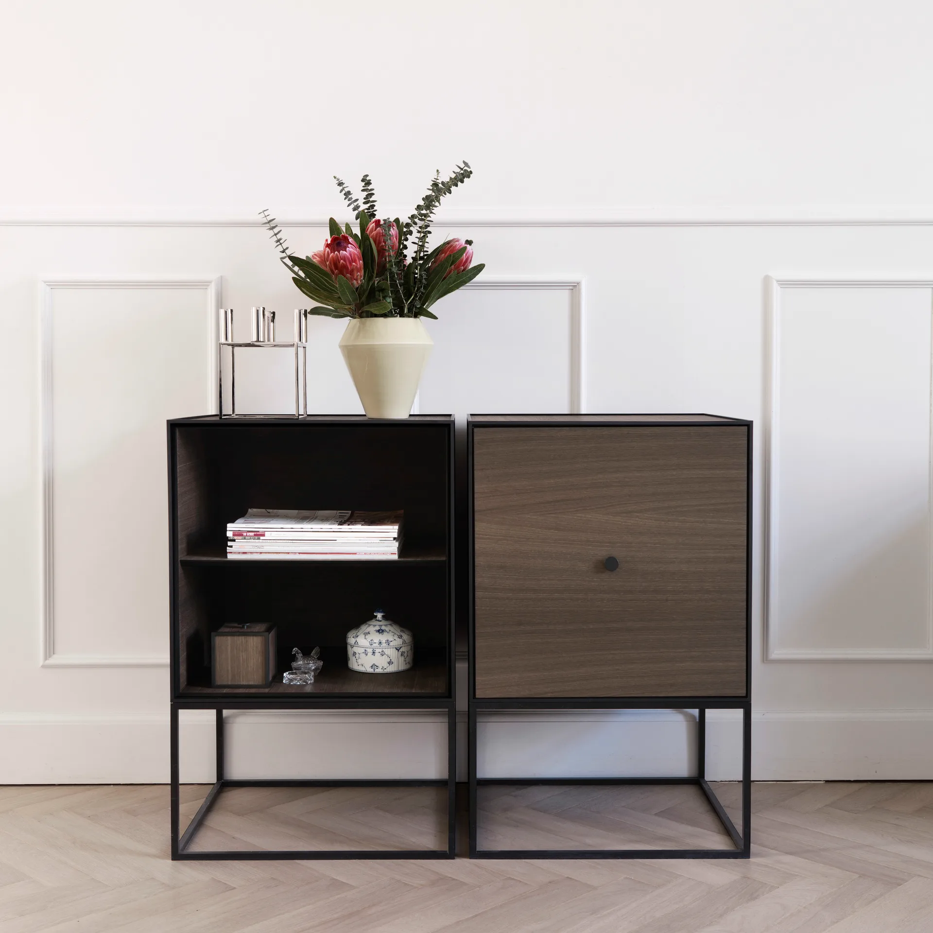 Cubo com porta Frame 49, carvalho fumado Audo Copenhagen