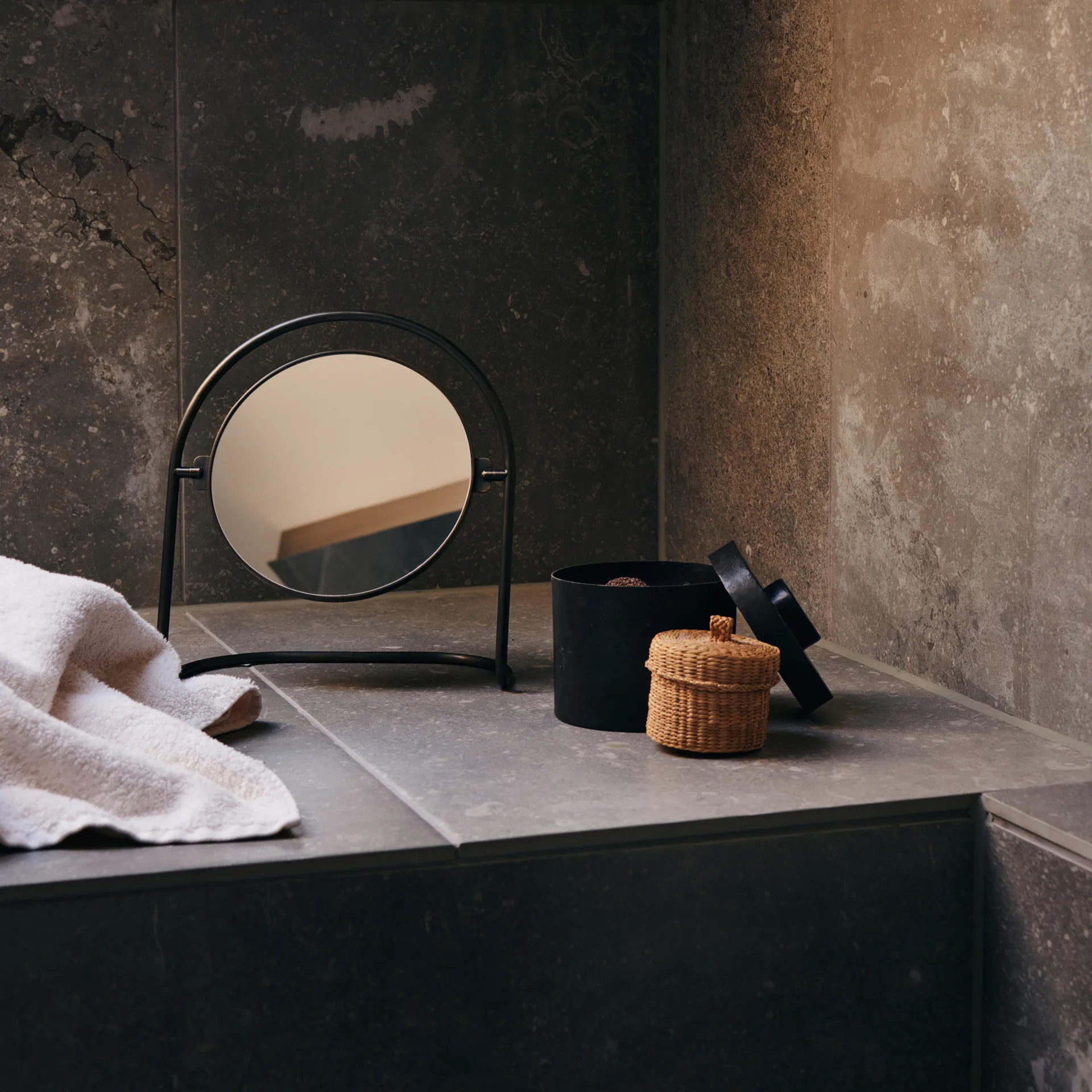 Espelho de mesa Nimbus 25 cm, Bronzed brass Audo Copenhagen