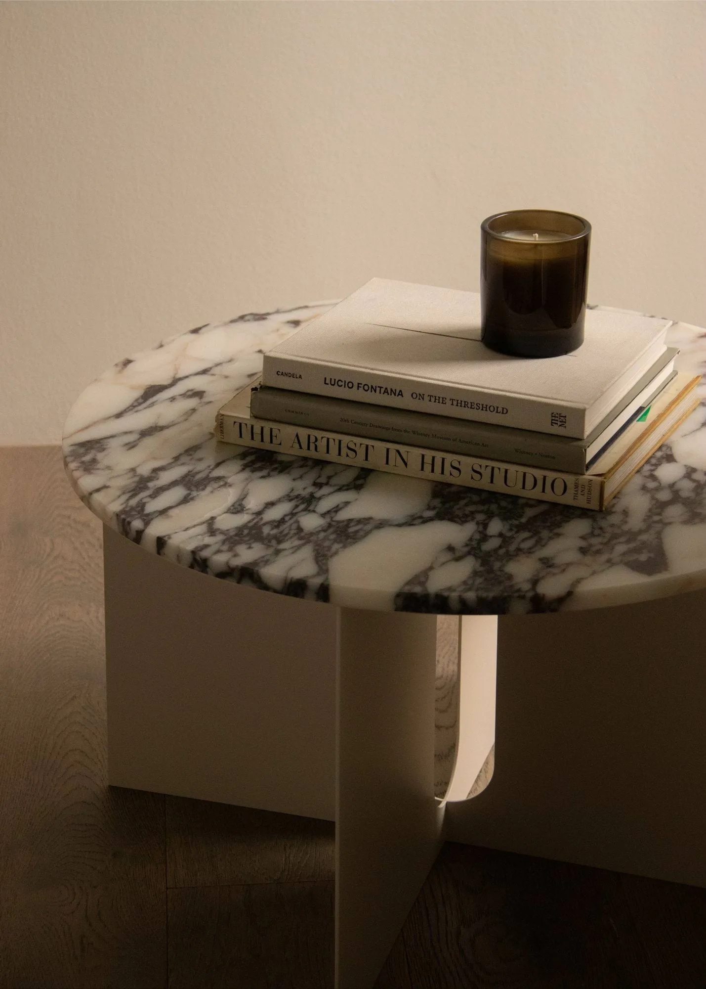 Mesa de apoio Androgyne, Calacatta Viola mármore-aço escovado, Ø65 cm Audo Copenhagen