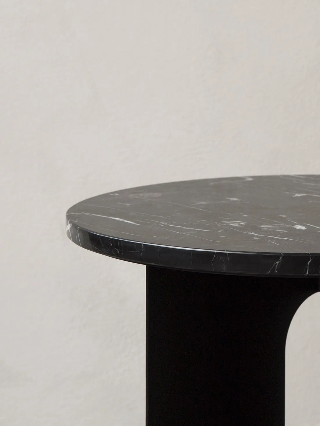 Mesa de apoio Androgyne, Emparador, Ø65 cm Audo Copenhagen