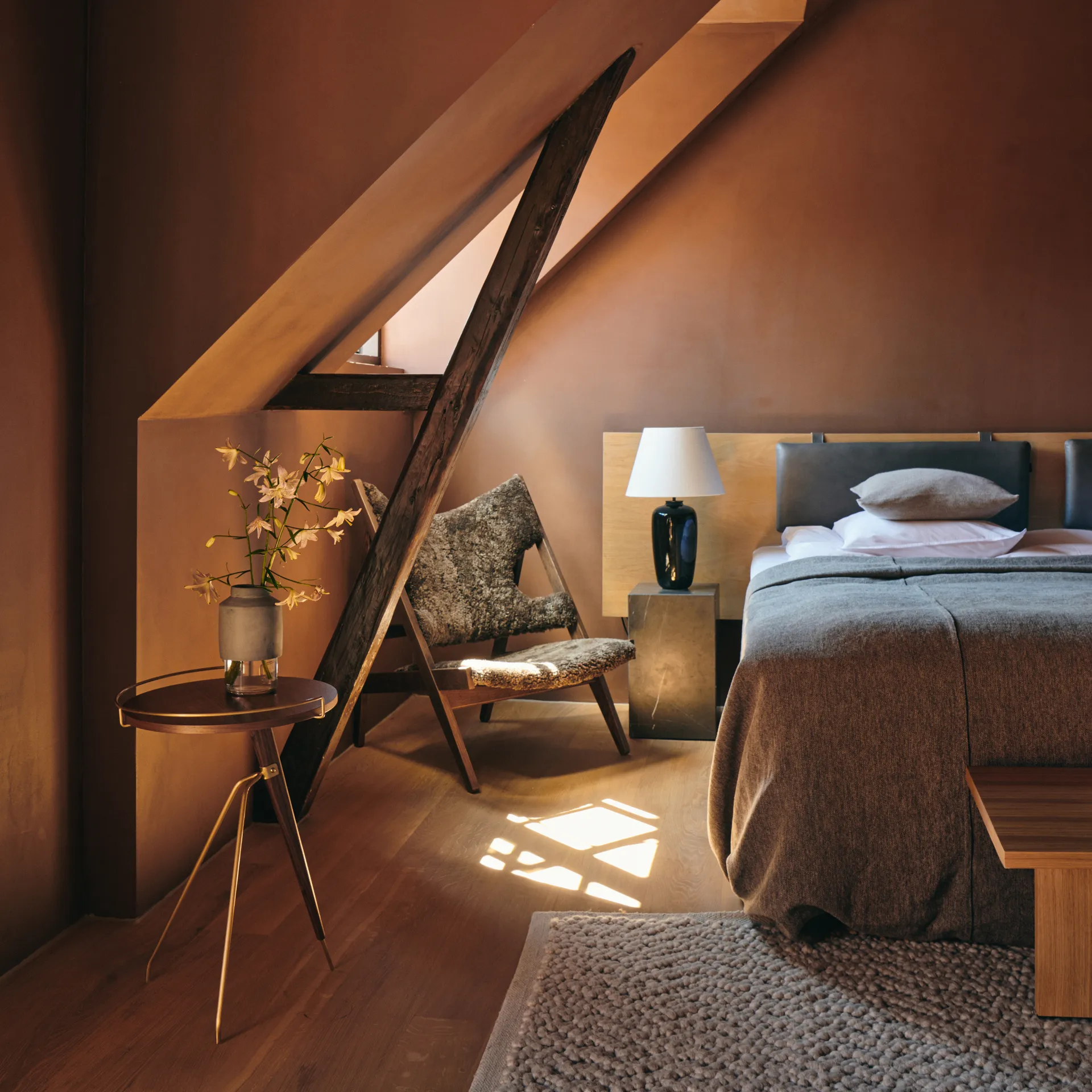 Mesa de apoio nogueira-brilhante latão Umanoff, 60 cm Audo Copenhagen