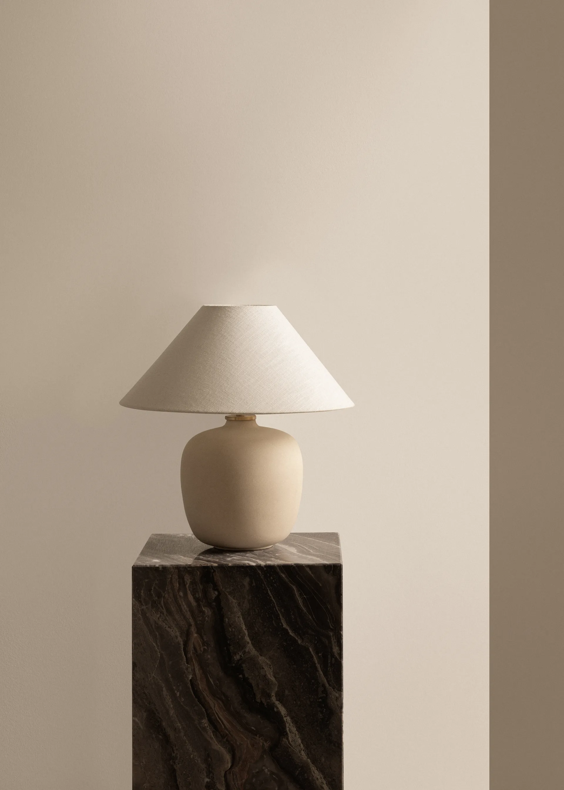 Mesa de centro Plinth, Grey galaxy, cube Audo Copenhagen